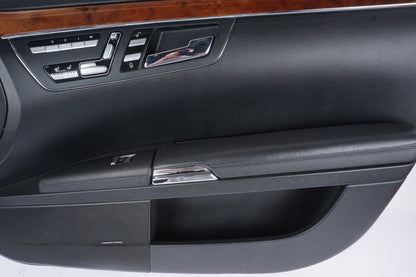 07-09 Mercedes W221 S550 S600 S63 AMG Front Right Passenger Door Panel Trim OEM