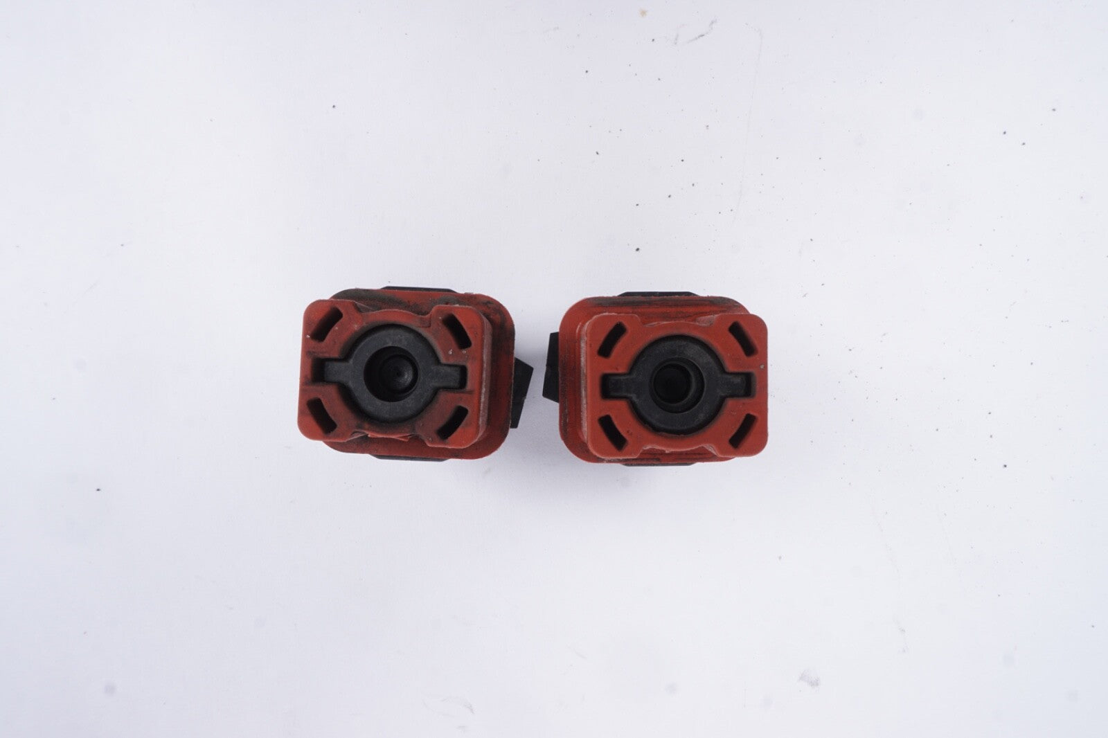 MERCEDES RADIATOR LEFT AND RIGHT UPPER SUPPORT MOUNT CLIP OEM