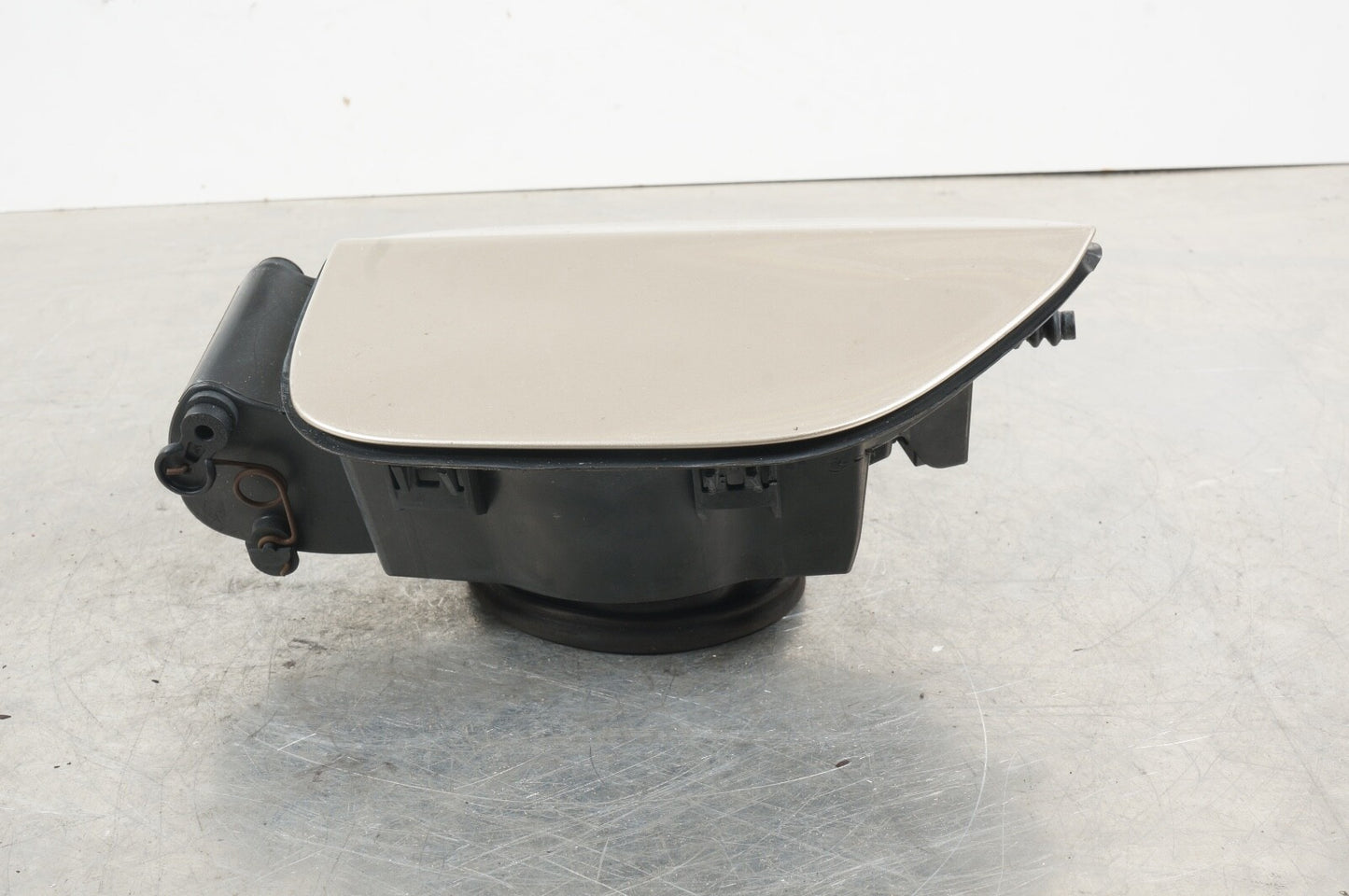 2007 - 2013 BMW 335i 328i E93 CONVERTIBLE GAS FUEL TANK DOOR OEM BEIGE COLOR