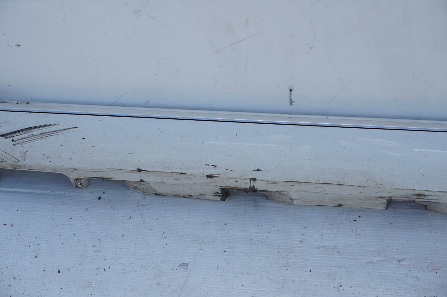 2011 - 2014 AUDI A8L LEFT DRIVER SIDE ROCKER PANEL SKIRT MOLDING OEM
