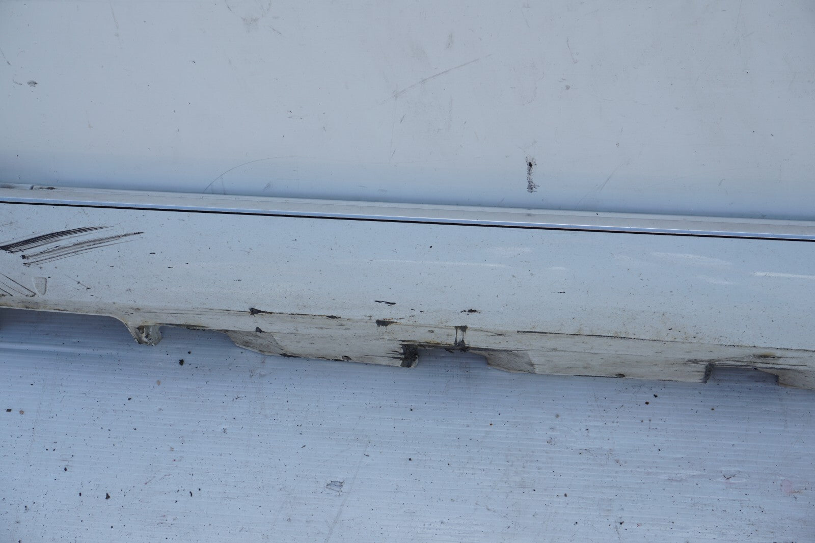 2011 - 2014 AUDI A8L LEFT DRIVER SIDE ROCKER PANEL SKIRT MOLDING OEM