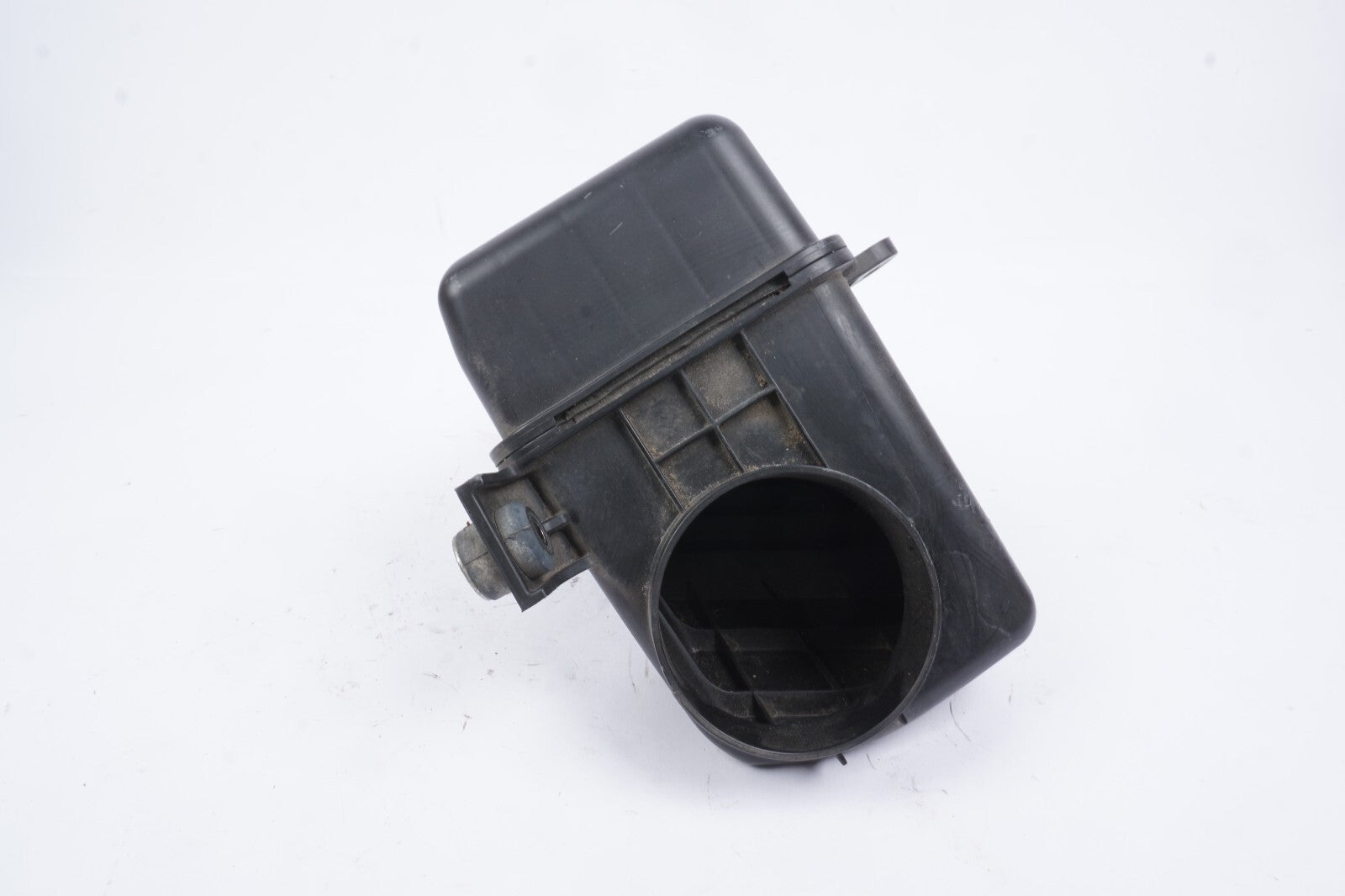 18 - 24 Honda Odyssey 3.5L Intake Resonator Chamber OEM