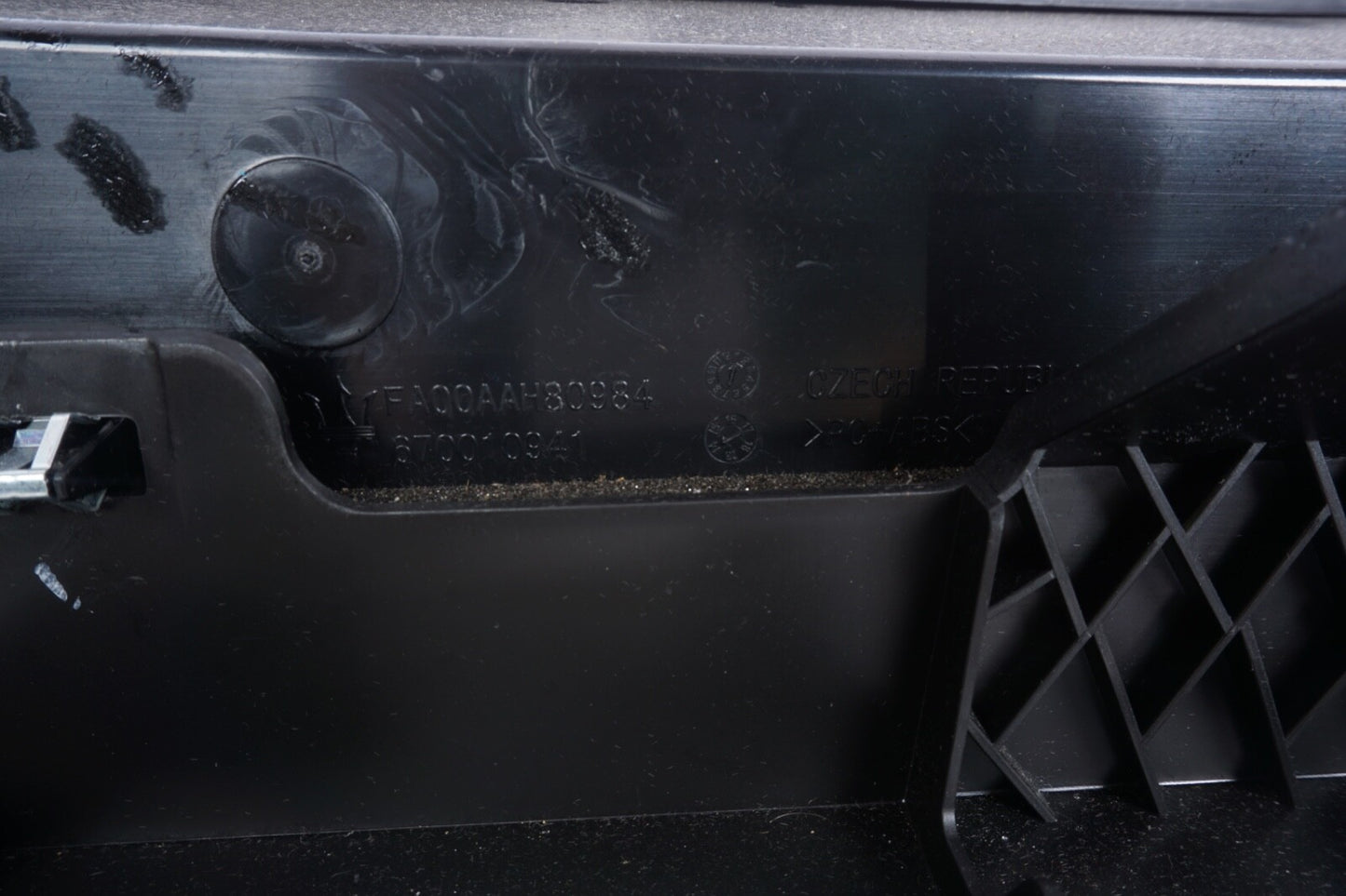 2014-2020 MASERATI GHIBLI M157 DASHBOARD RIGHT GLOVE BOX STORAGE COMPARTMENT OEM