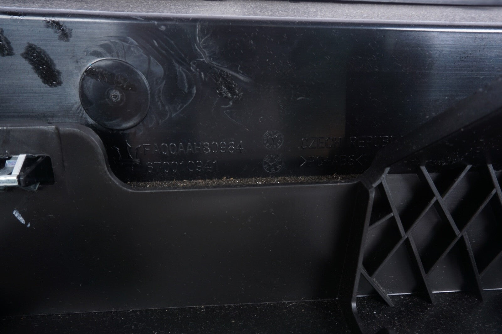 2014-2020 MASERATI GHIBLI M157 DASHBOARD RIGHT GLOVE BOX STORAGE COMPARTMENT OEM