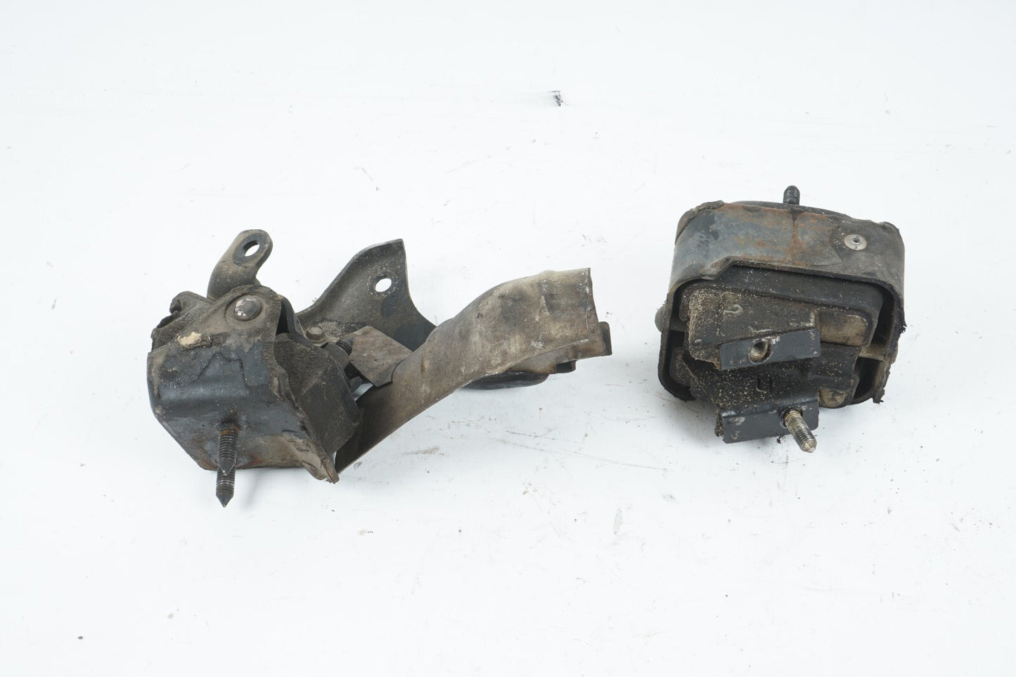 1989 - 1992 Cadillac Allante 4.5L AT TRANSMISSION MOUNT BRACKET SET OF 2 OEM
