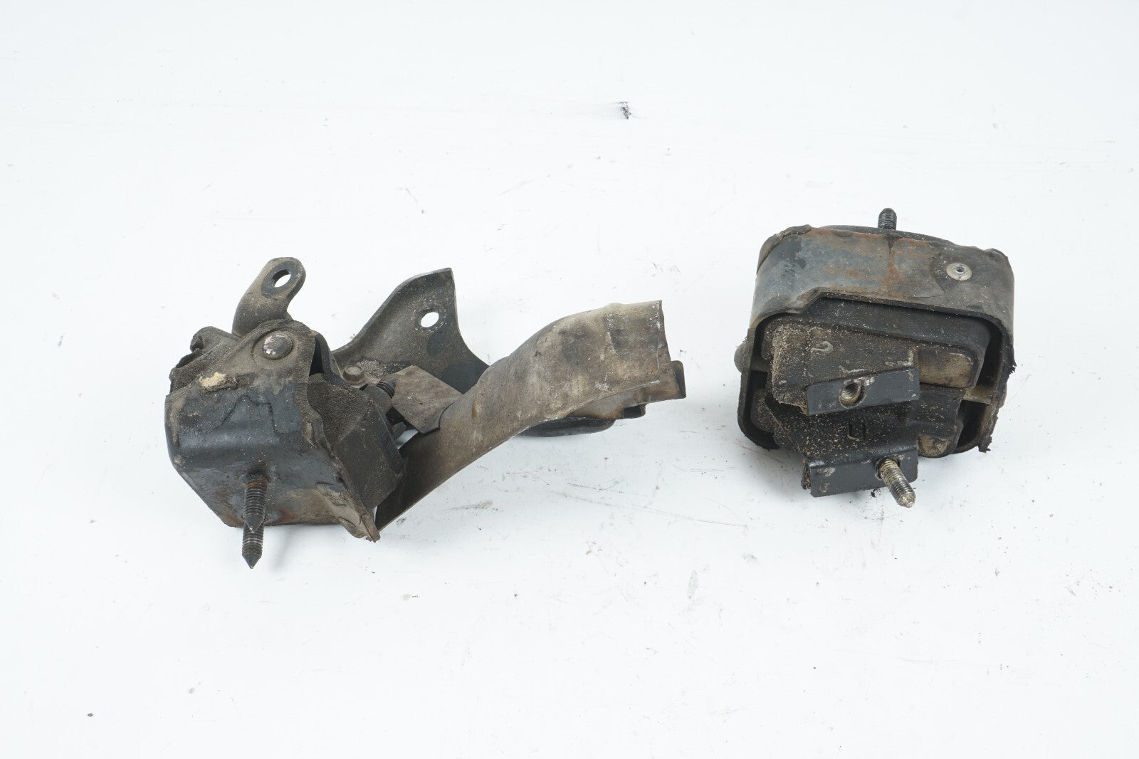 1989 - 1992 Cadillac Allante 4.5L AT TRANSMISSION MOUNT BRACKET SET OF 2 OEM