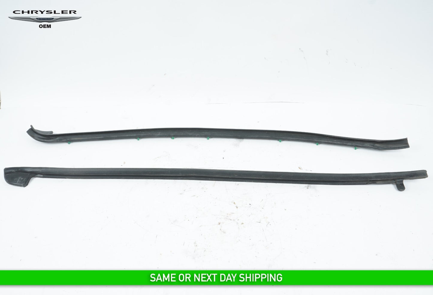 2017 - 2020 CHRYSLER PACIFICA REAR DOOR BODY GASKET RUBBER LEFT & RIGHT OEM