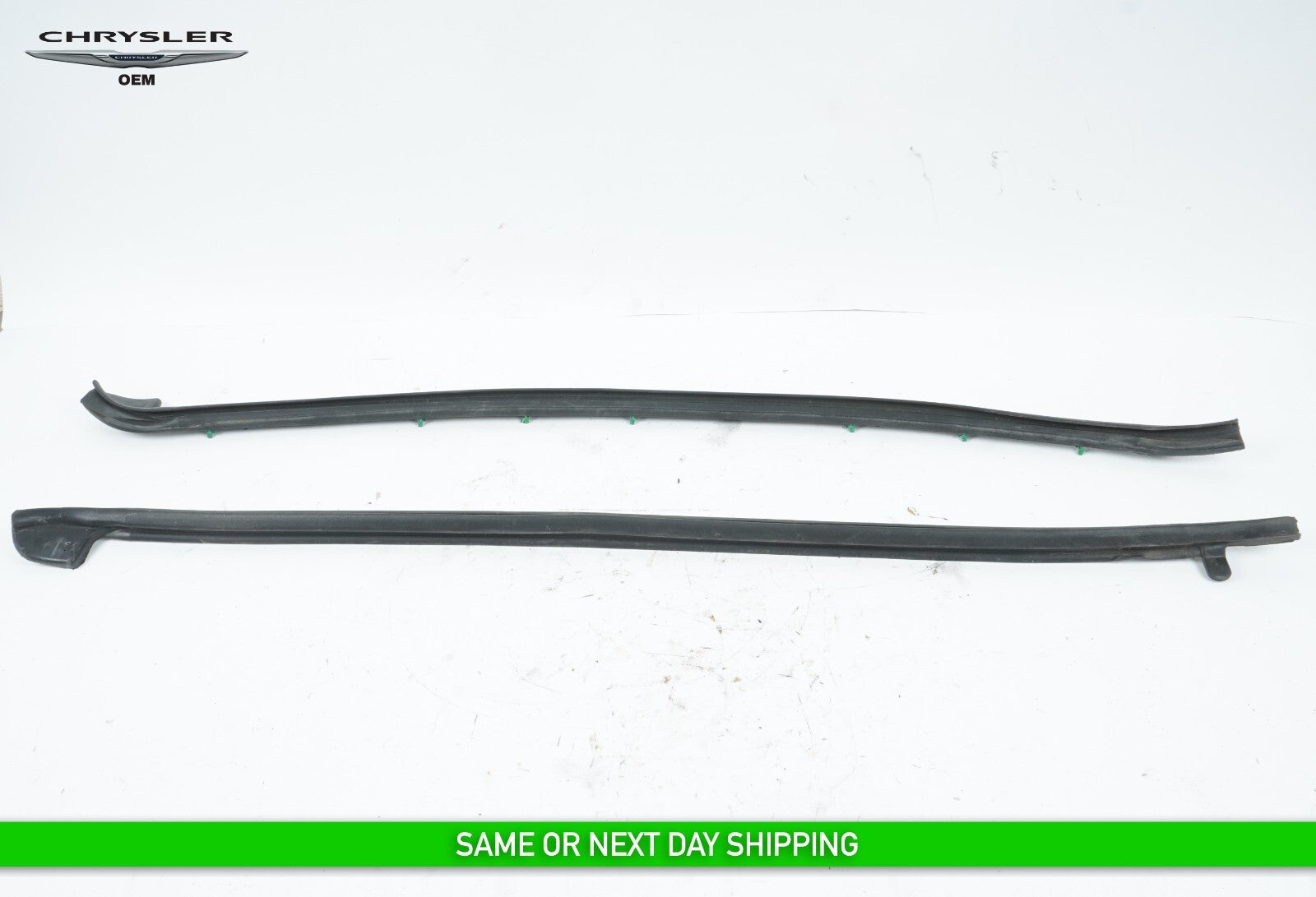 2017 - 2020 CHRYSLER PACIFICA REAR DOOR BODY GASKET RUBBER LEFT & RIGHT OEM
