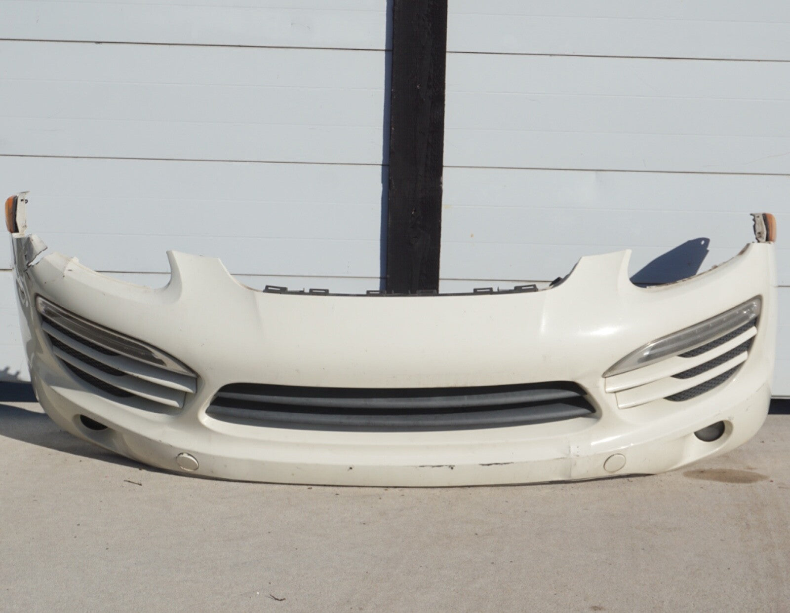 11-14 Porsche Cayenne 958 Front Bumper Cover 95850522131 HAS BAMAGE