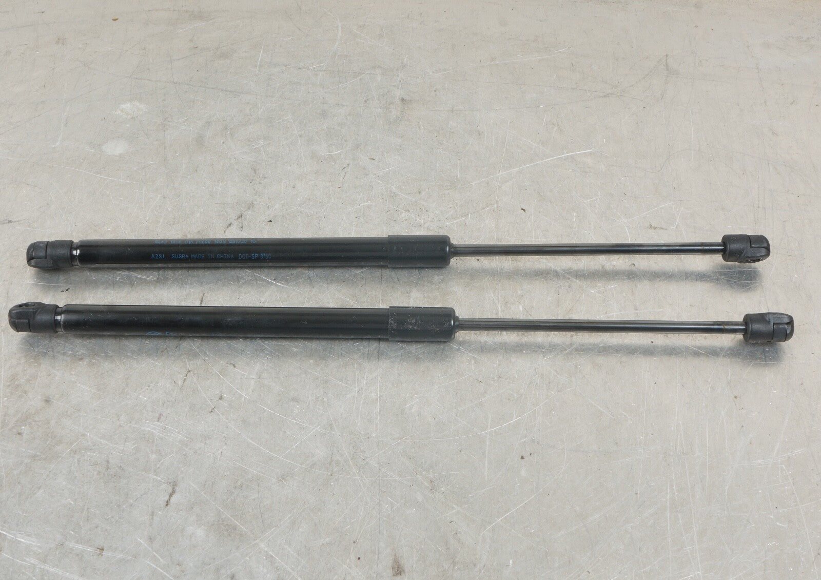 2020 - 2023 CADILLAC CT4 FRONT HOOD SUPPORT CYLINDER STRUT SHOCK SET 84831898