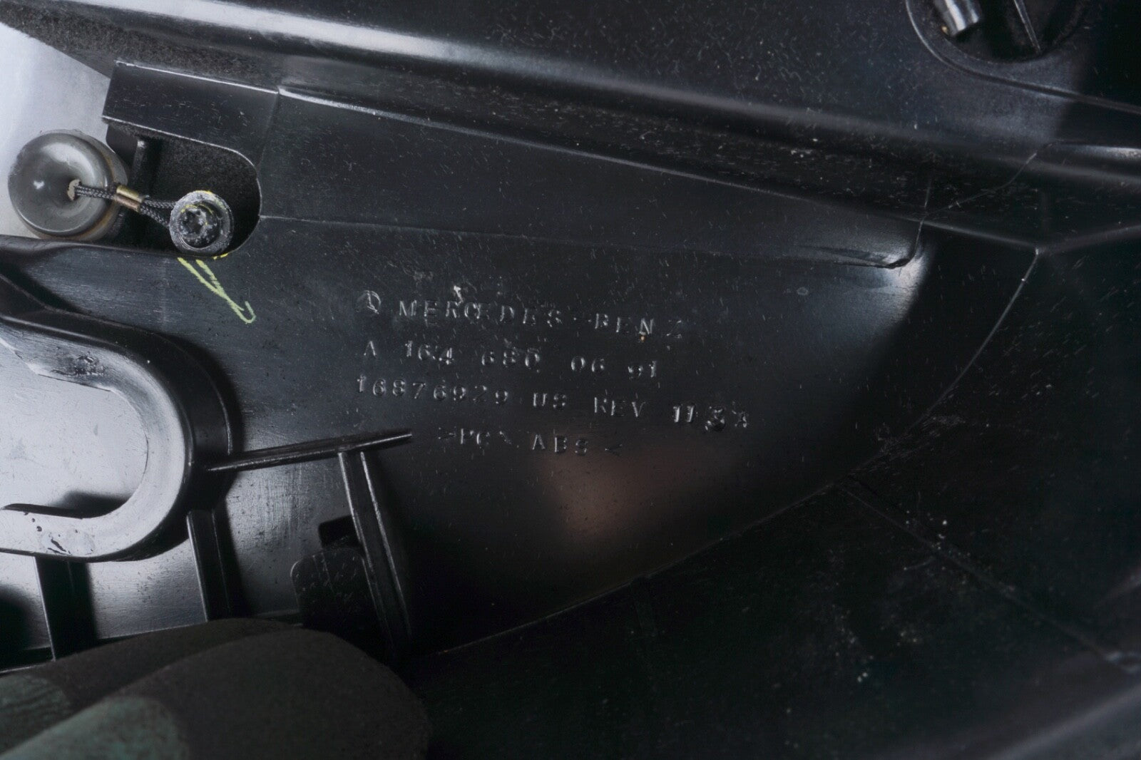 06-11 Mercedes W164 ML350 GL550 GL320 Dashboard Glove Box Glovebox Gary OEM