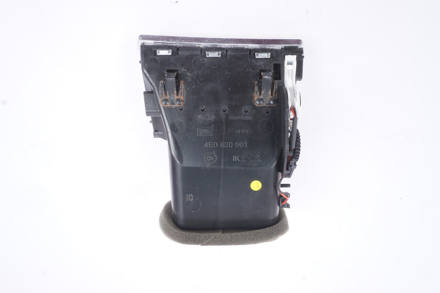 2004 - 2010 AUDI A8 QUATTRO - Front LEFT DASH AIR VENT 4E0820901