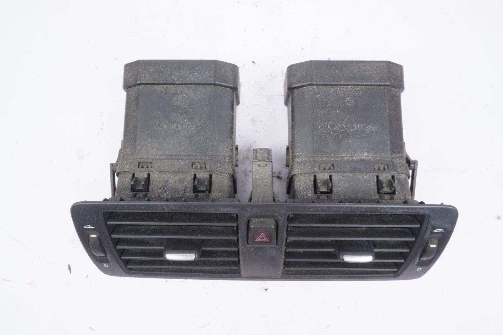 OEM 2006-2013 Volvo C70 2.5L CENTER DASH AC HEAT AIR VENTS HAZARD