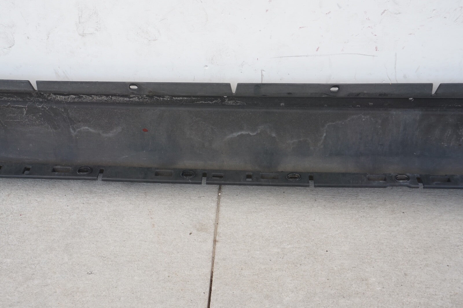 2011 - 2018 PORSCHE CAYENNE LEFT DRIVER SIDE SKIRT ROCKER PANEL MOLDING OEM