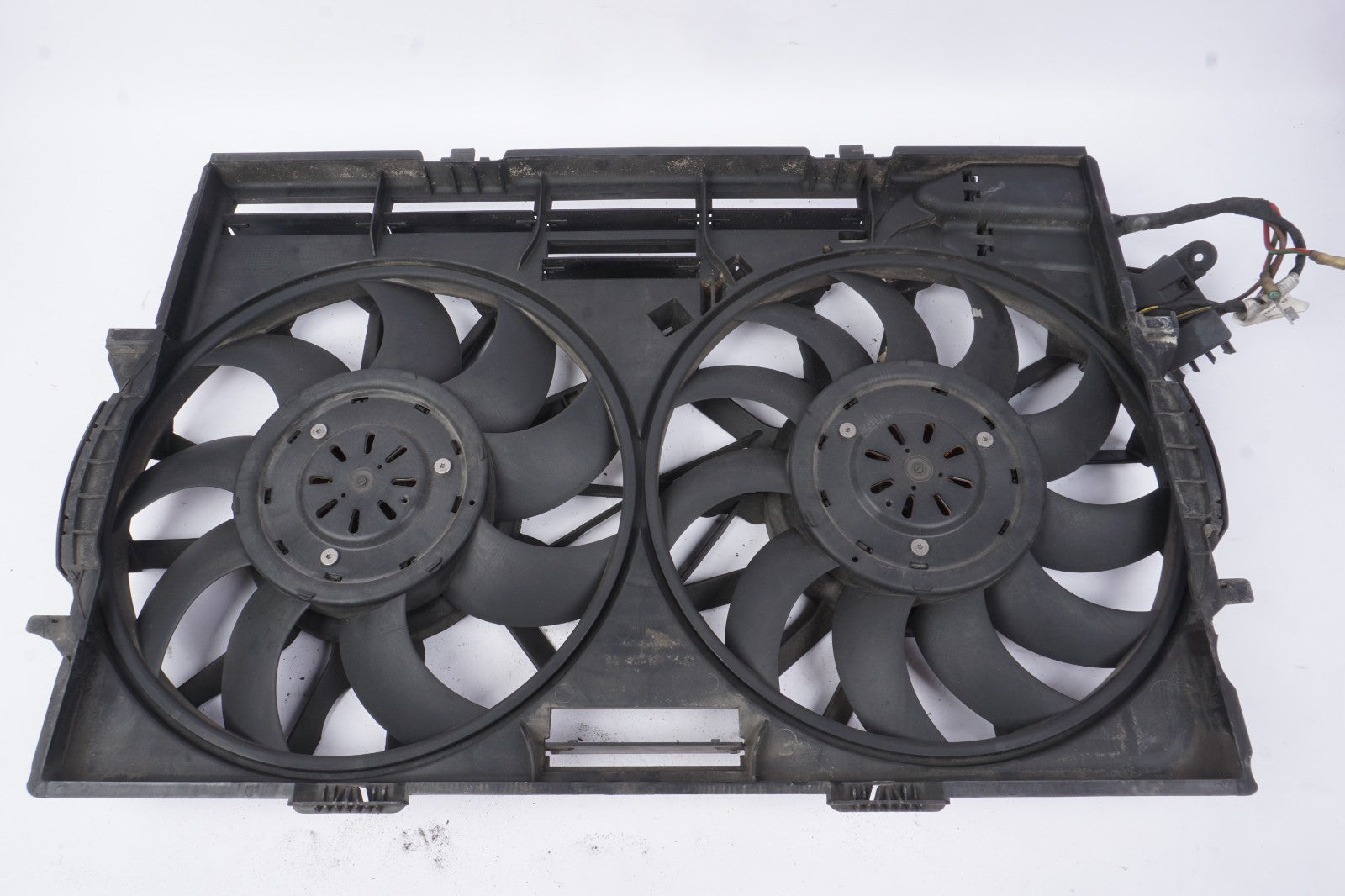 2011 2012 Audi A8 D4 4.2L Engine Cooling Fan & Shroud  OEM