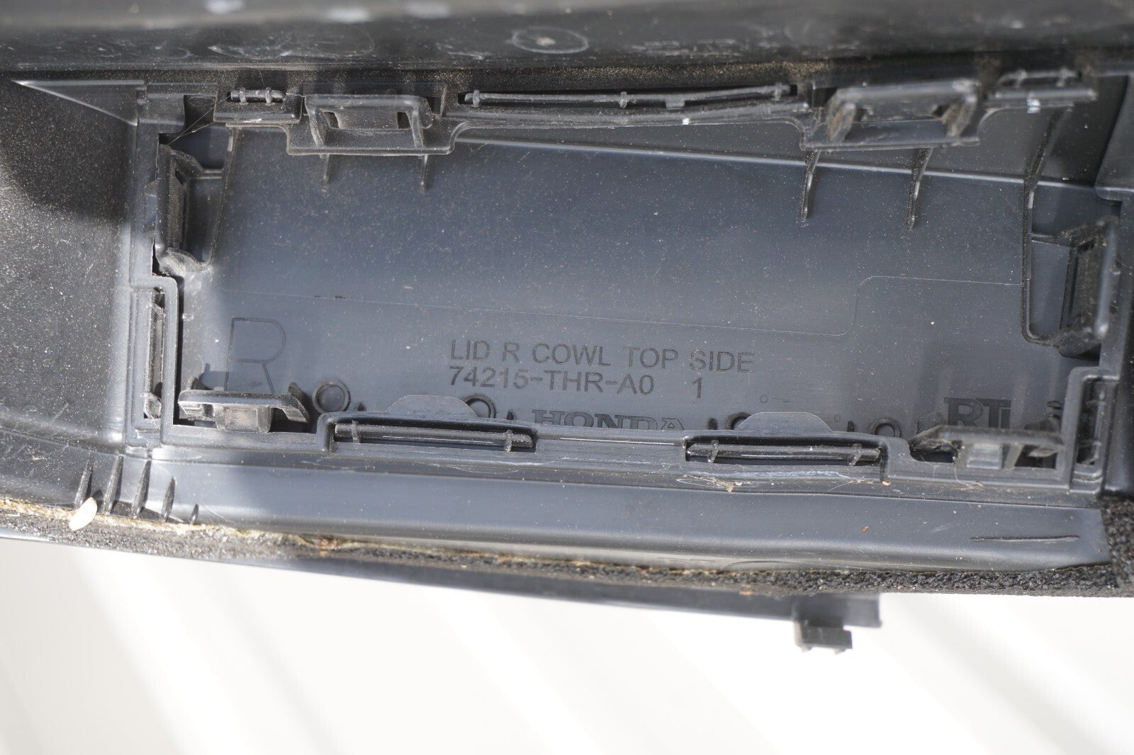 18 - 24 Honda Odyssey Front Windshield Cowl Vent Panel 74200-THR-A0 OEM