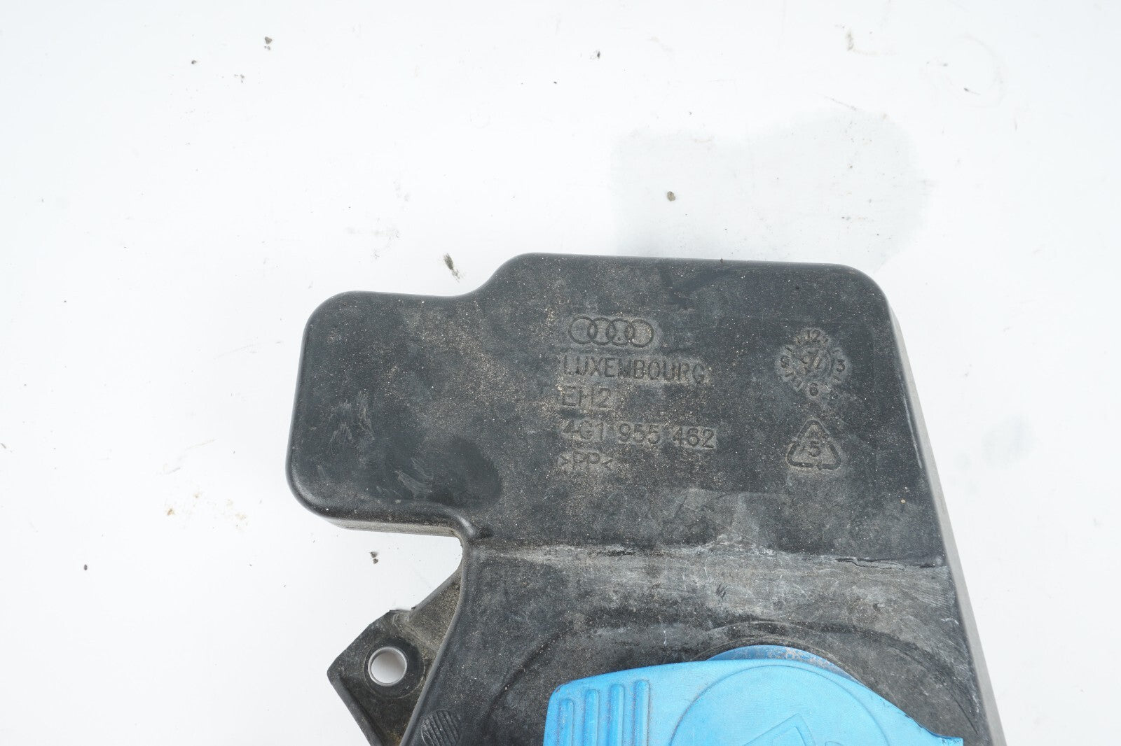 2012 - 2018 AUDI A7 WINDSHIELD WASHER RESERVOIR TANK FILLER NECK OEM