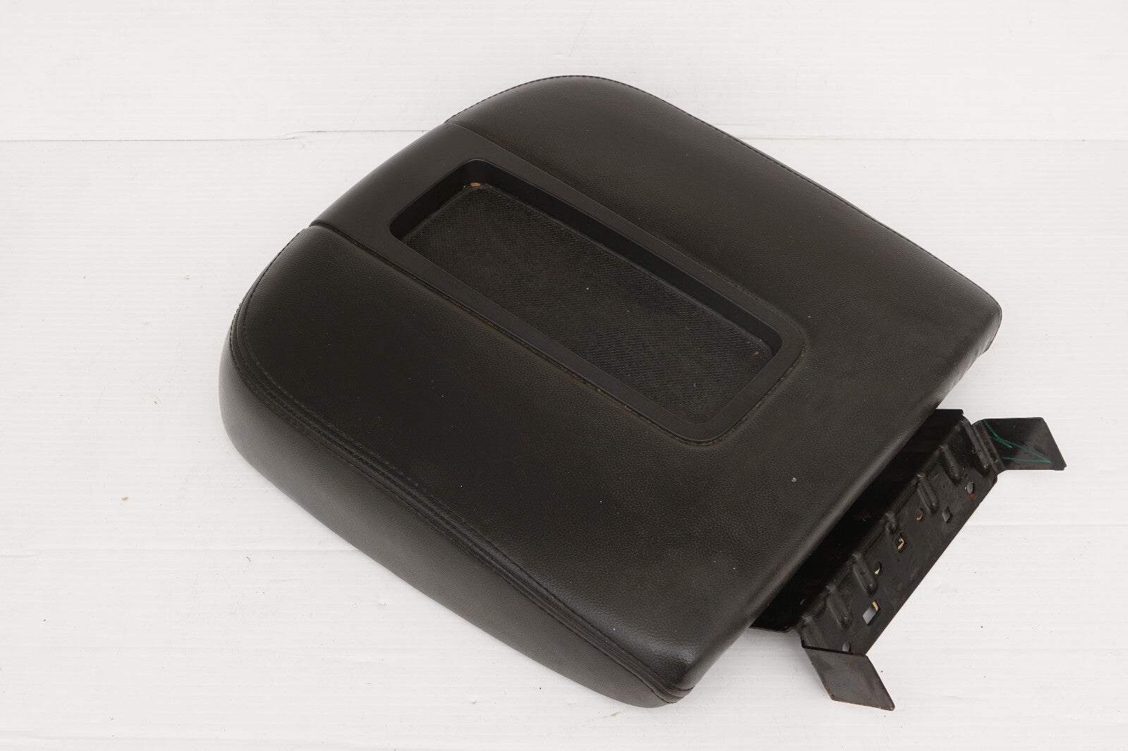 2007 - 2013 CHEVROLET AVALANCHE CENTER CONSOLE ARMRESR ARM REST L0197017AA OEM
