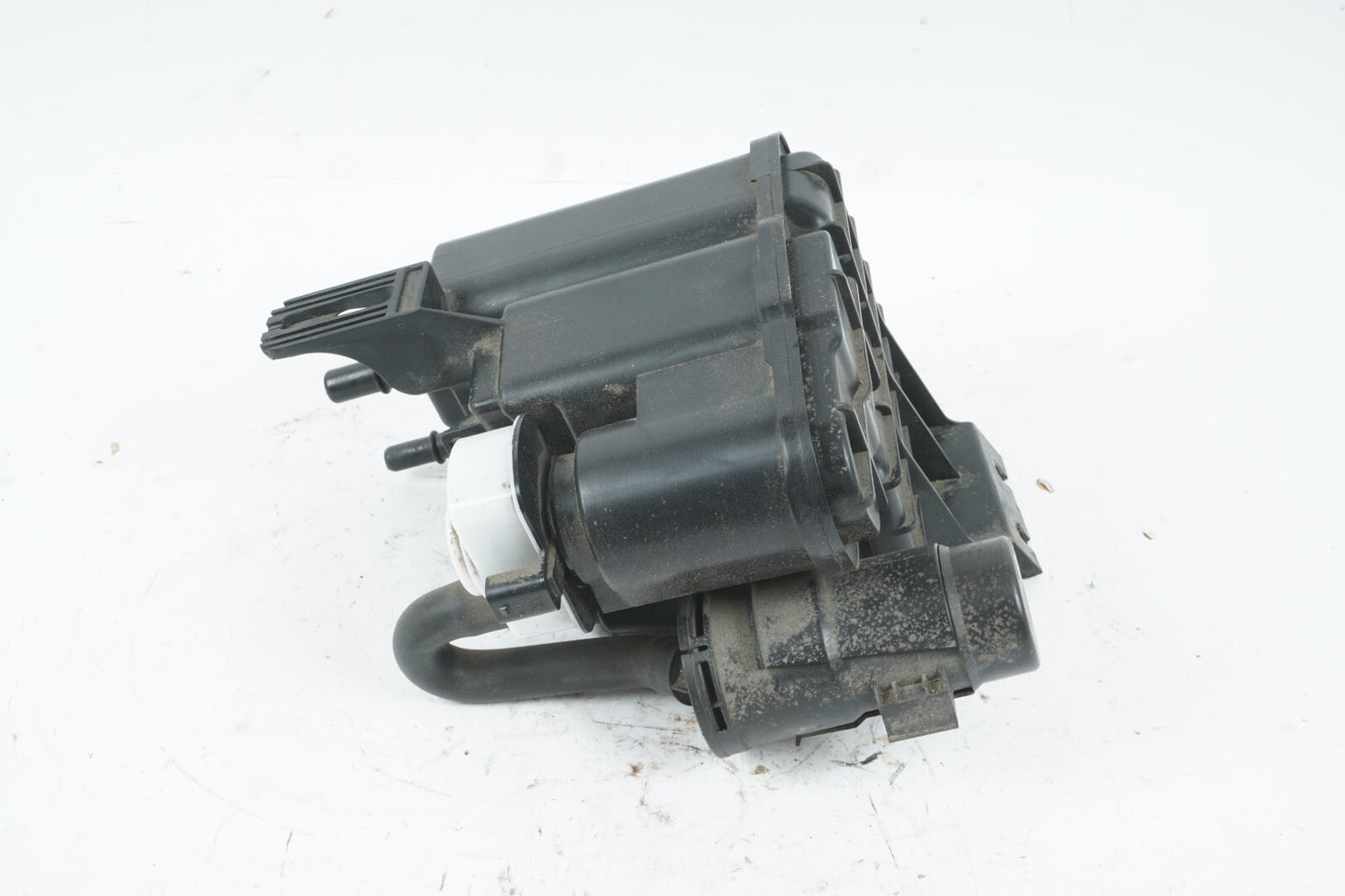 2017 - 2020 CHRYSLER PACIFICA FUEL VAPOR CHARCOAL CANISTER 52030368AF OEM