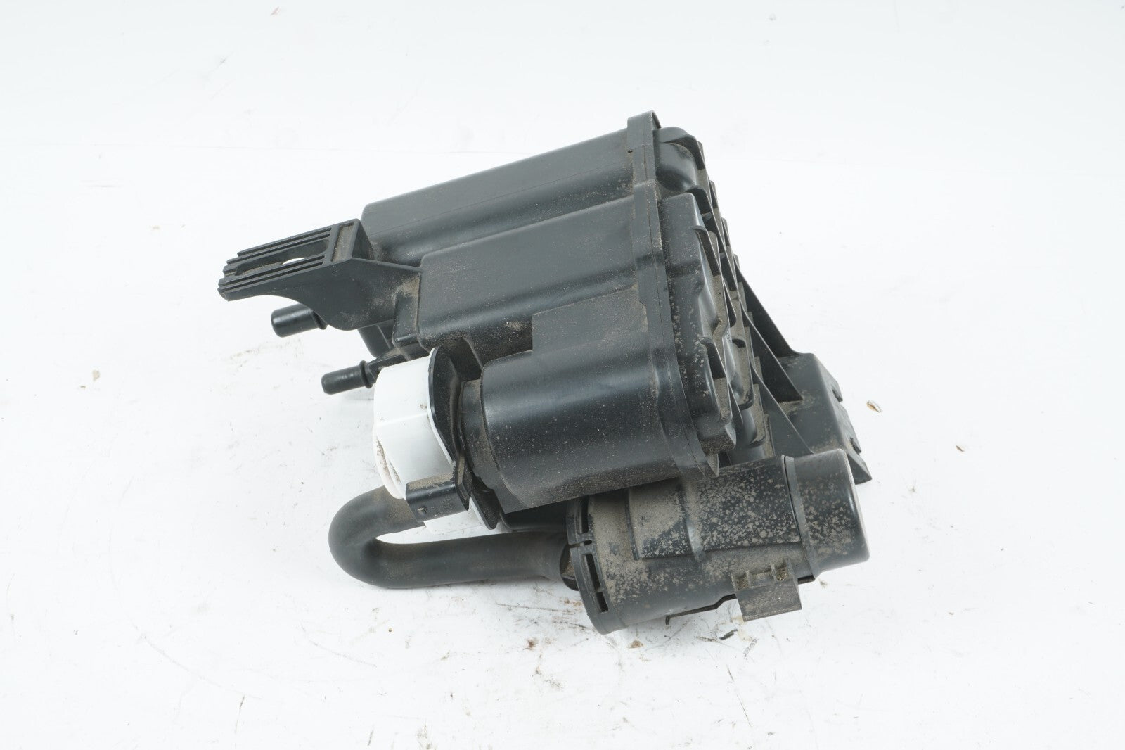 2017 - 2020 CHRYSLER PACIFICA FUEL VAPOR CHARCOAL CANISTER 52030368AF OEM