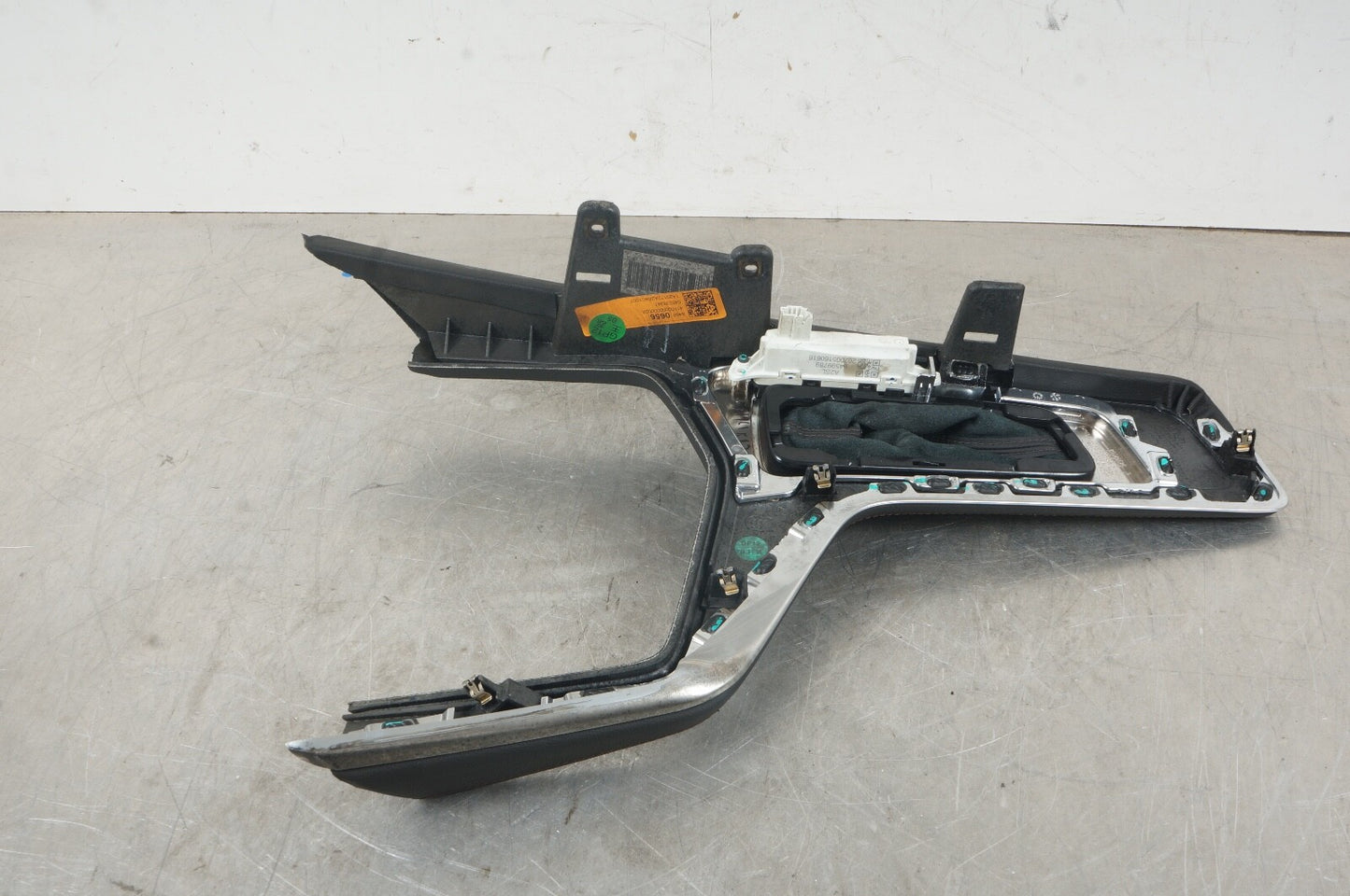 GM OEM 20-21 CT4 Console Center Console-Trim Plate 84600656