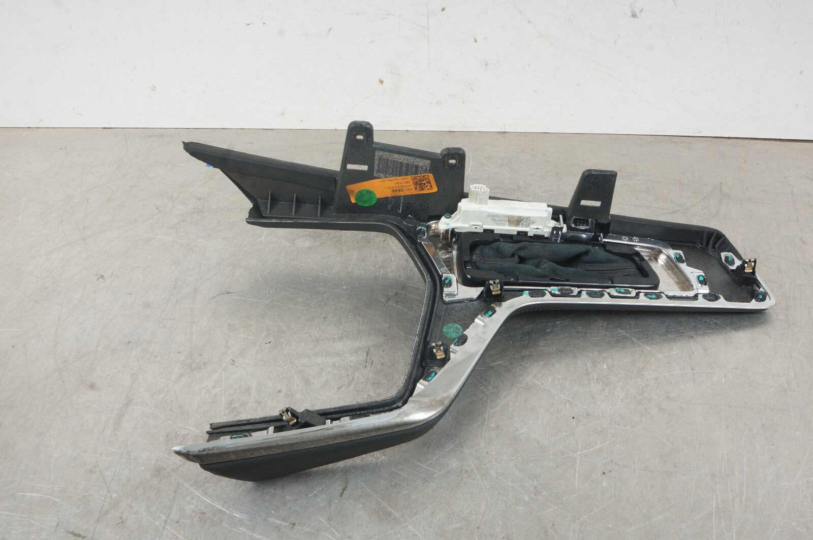 GM OEM 20-21 CT4 Console Center Console-Trim Plate 84600656