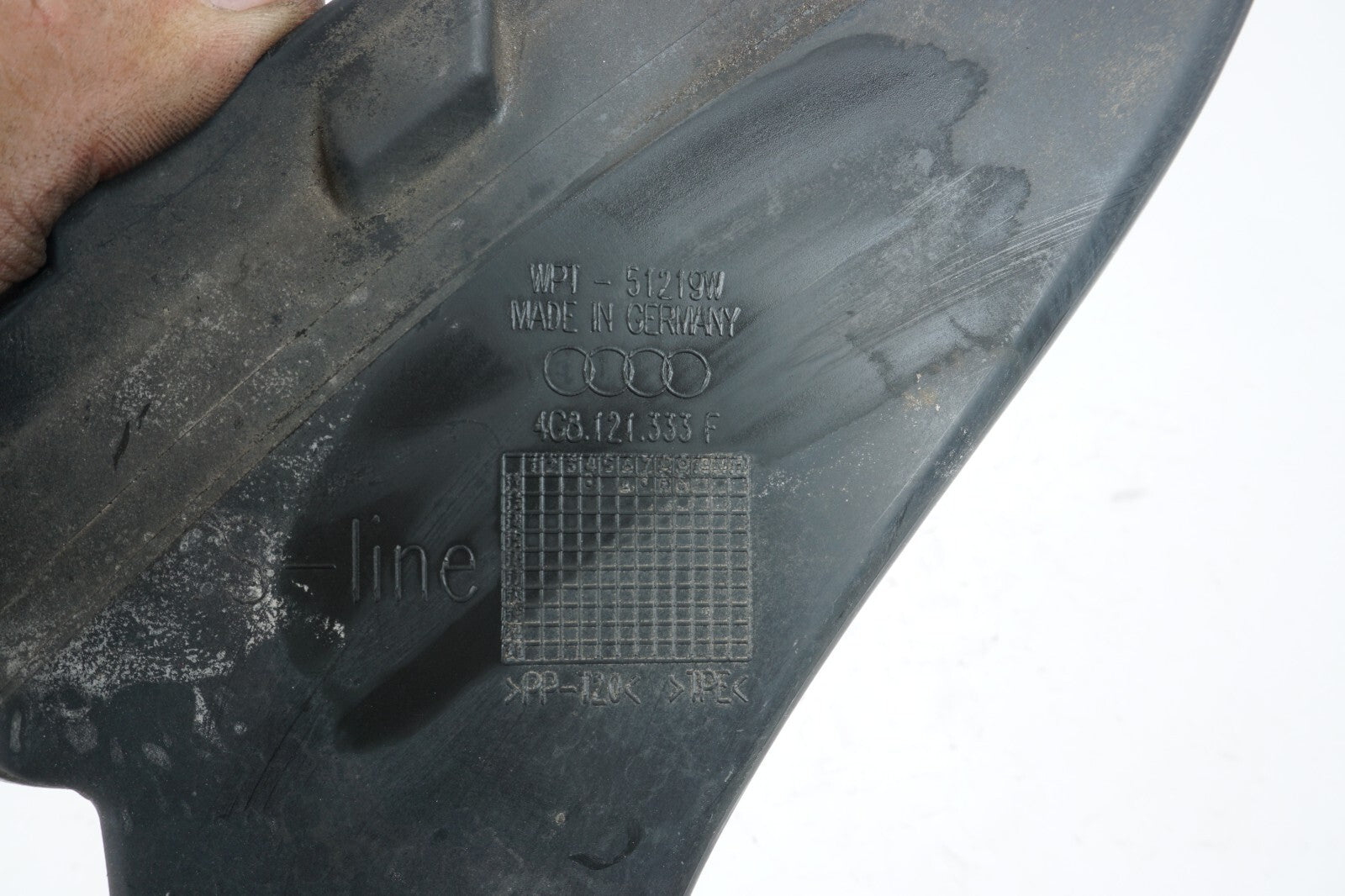 2012 - 2015 AUDI A7 LEFT DRIVER SIDE OUTER AIR GUIDE 4G8121333F  OEM