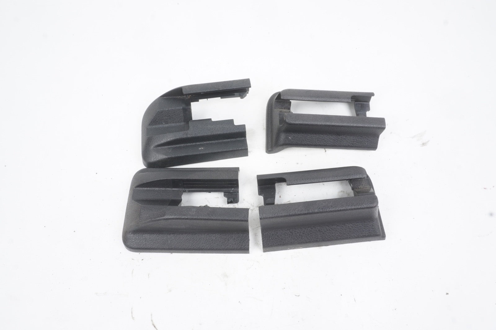 2022 - 2024 MERCEDES EQB350 EQB300 FRONT LEFT SEAT TRACK END COVER TRIM