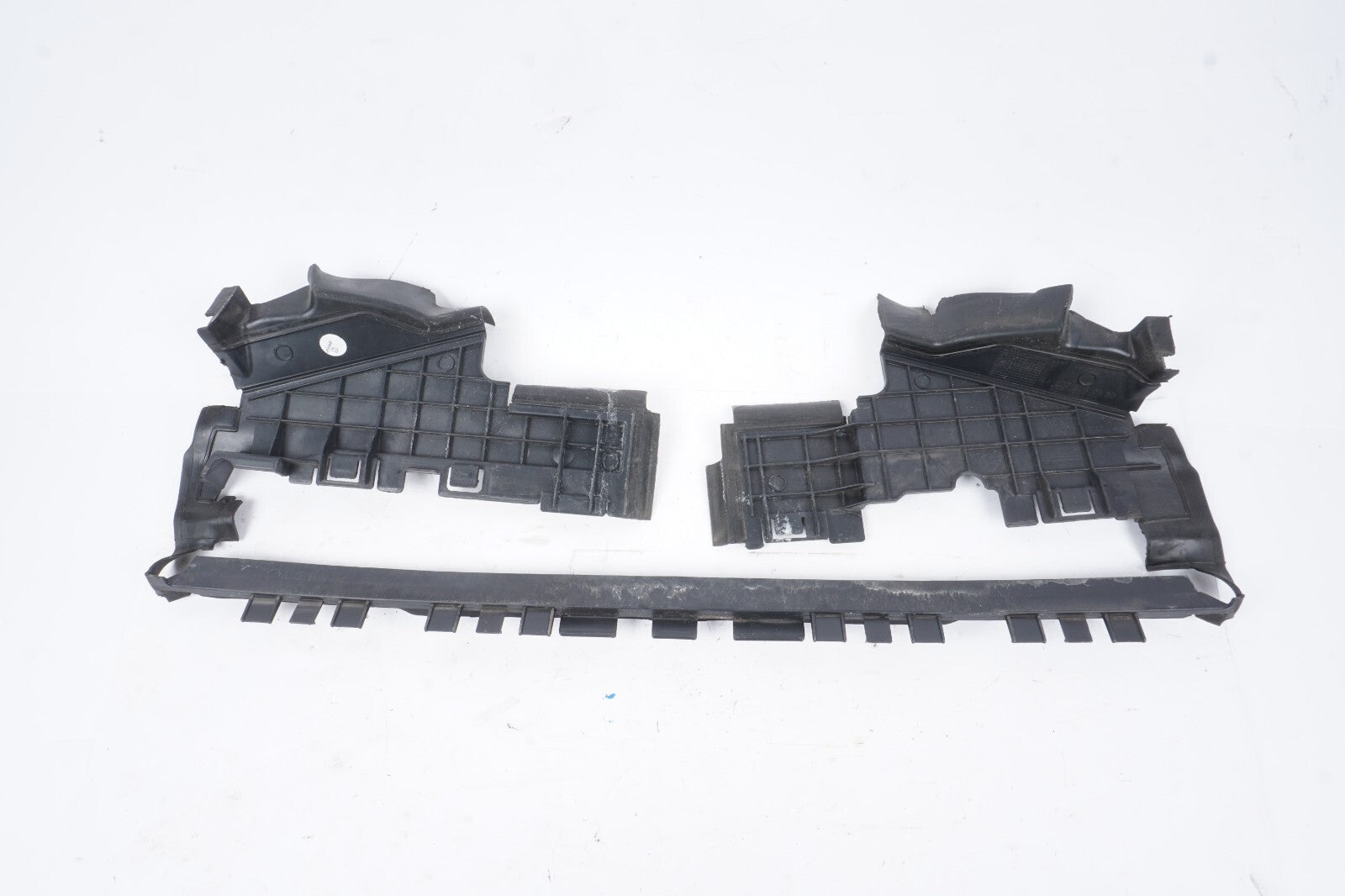 10-13 Mercedes E350 E550 W207 Air Guide Plate Baffle Trim A2075050530 OEM