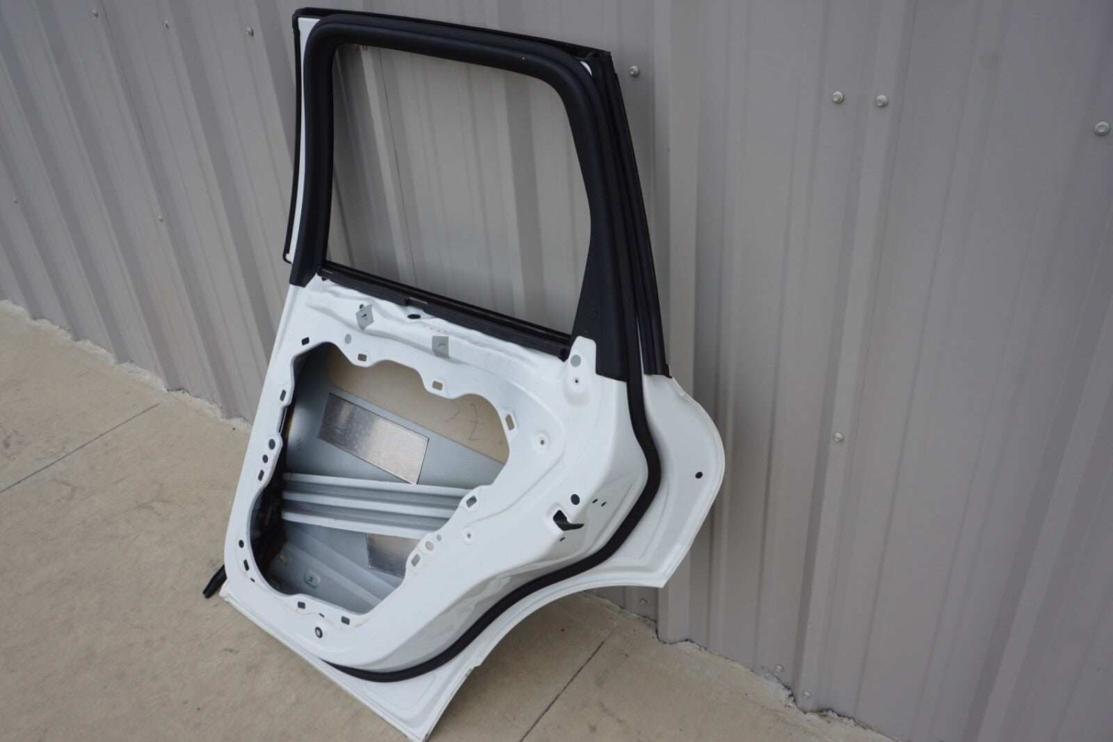 11-18 Porsche Cayenne 958 Rear Right Passenger Side Door Shell OEM