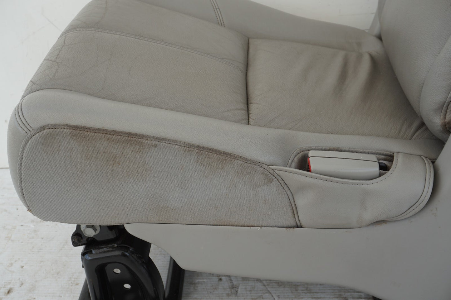 2007 - 2013 Chevy Suburban REAR 2ND ROW SEAT RIGHT PASSENGER SEAT OEM