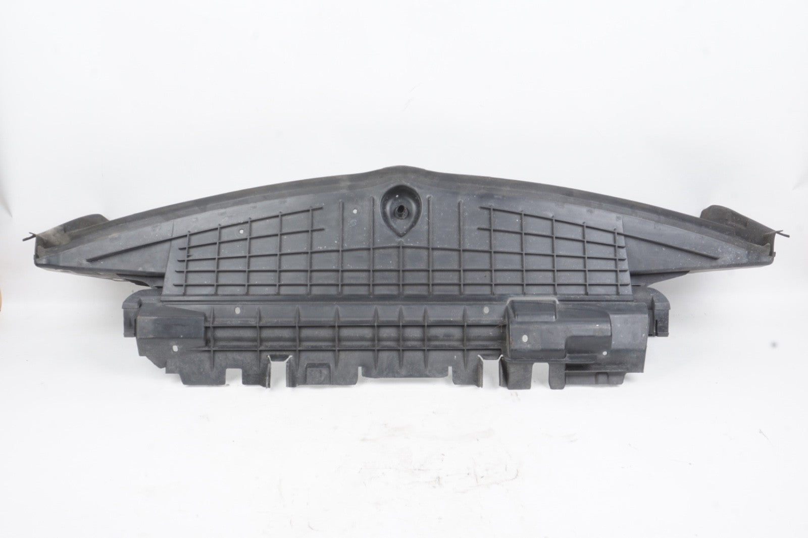 2014 Mercedes W207 E350 Coupe Convertible Engine Radiator Lower Baffle Air Duct