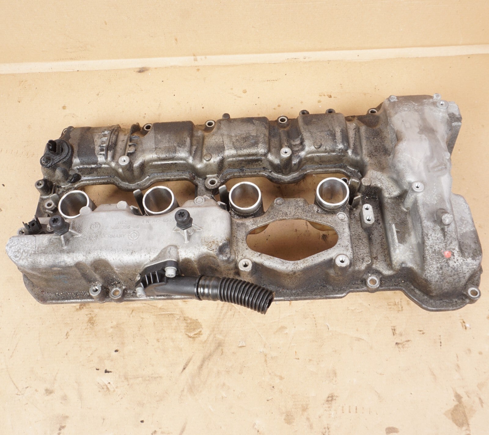 2012 - 2016 BMW 650i 550i 750i 4.4l Left Driver Side Valve Cover OEM