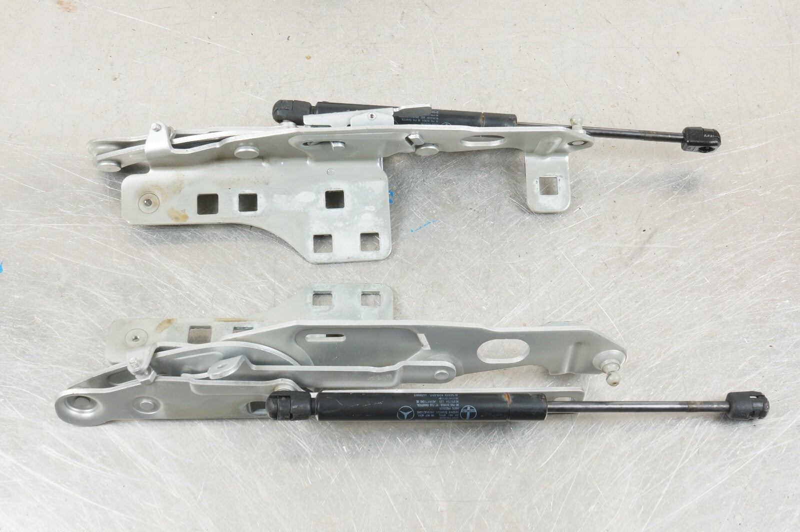 03-08 MERCEDES-BENZ R230 SL500 FRONT LEFT / RIGHT HOOD HINGE SET PAIR OEM