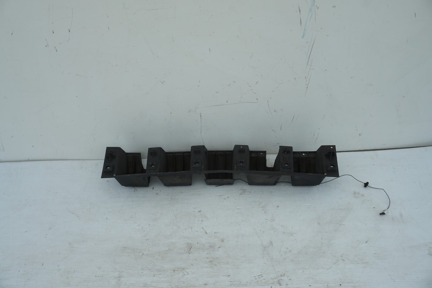 2006-2013 VOLVO C70 REAR BUMPER MOUNT BRACKET 09466909  OEM