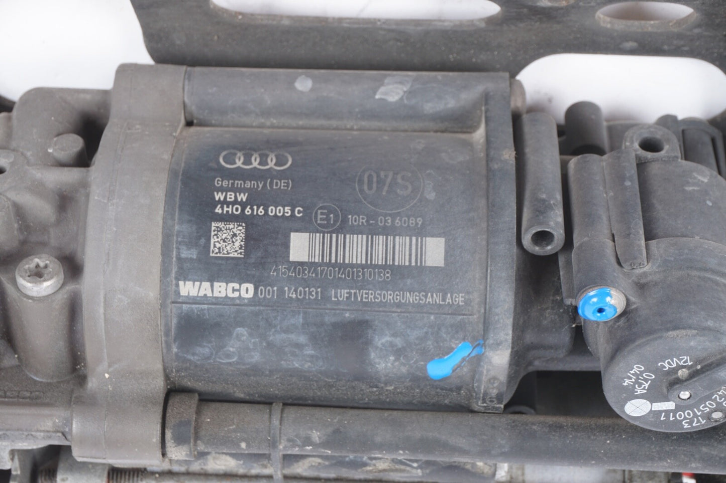 11-17 AUDI A8L A8 3.0L AIR SUSPENSION COMPRESSOR PUMP 4H0616005C  OEM