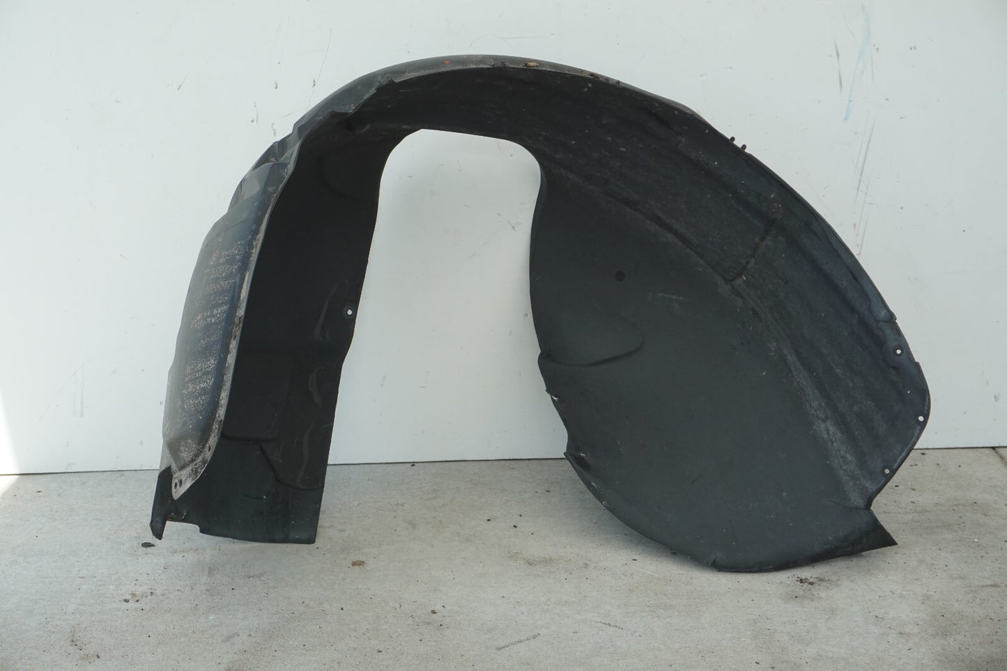 2006-2013 VOLVO C70 T5 FRONT LEFT DRIVER SIDE FENDER LINER SPLASH SHIELD OEM