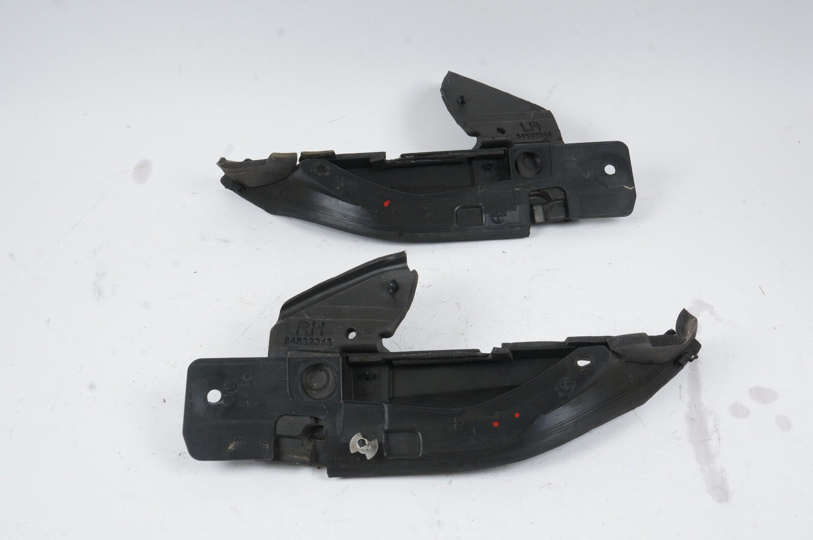 2020-2023 CADILLAC CT4 RIGHT LEFT HOOD REARWARD OUTER ABSORBER AIR INLET SEAL