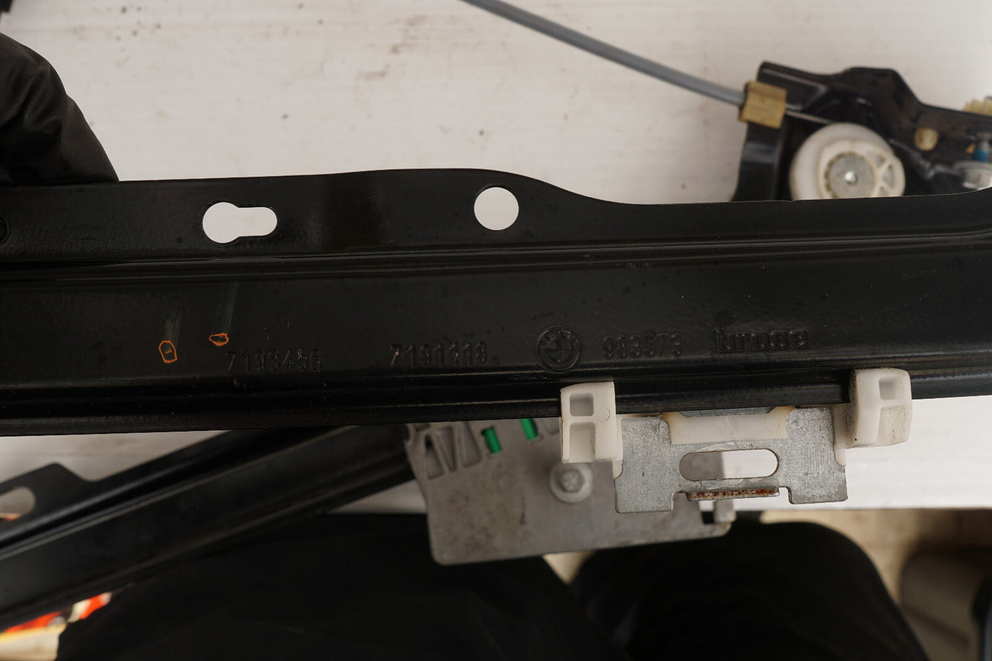 2007-2013 BMW 335i 328i E93 CONVERTIBLE FRONT RIGHT WINDOW REGULATOR & MOTOR OEM