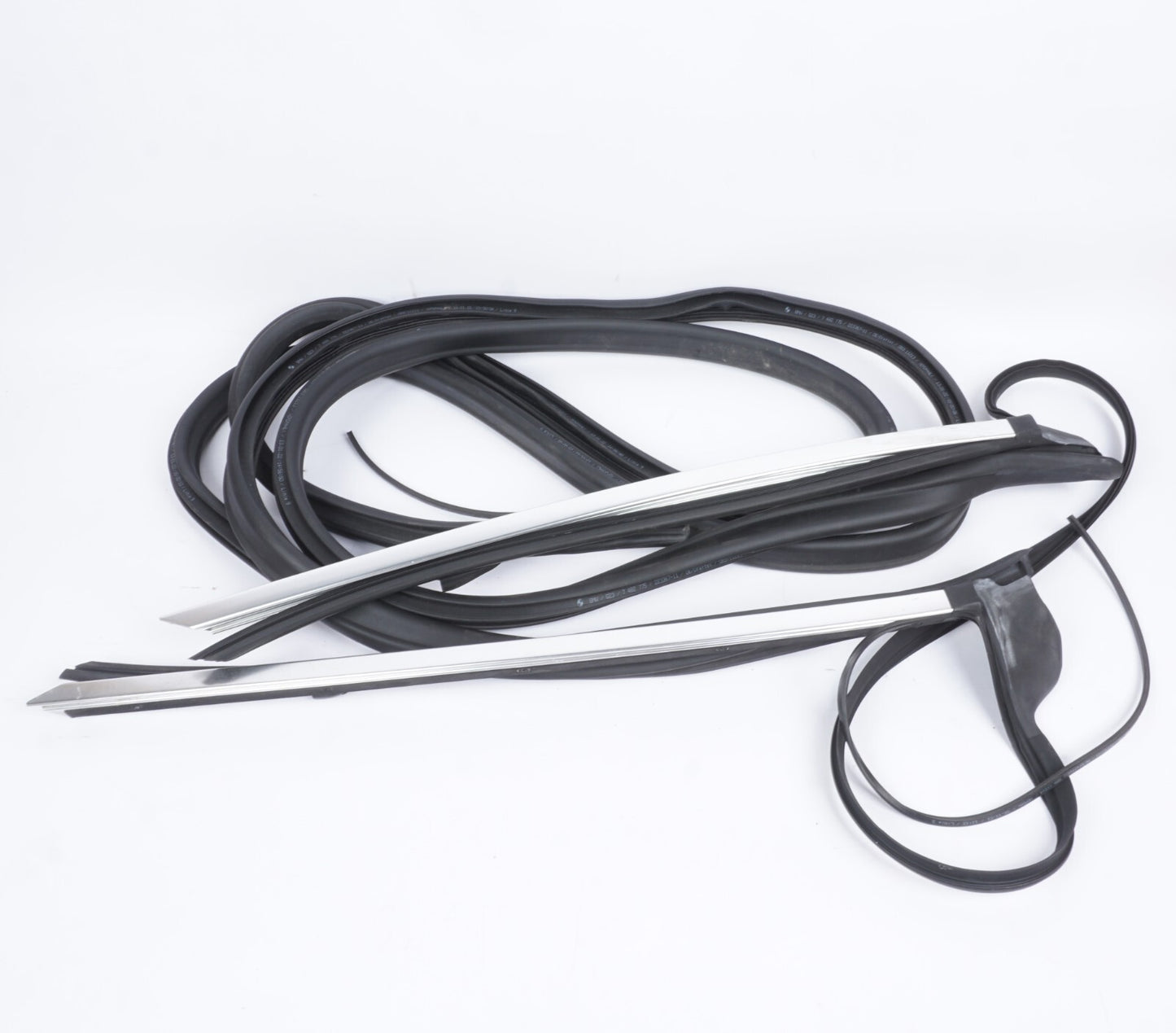 21 - 24 BMW 430I Convertible Front Windshield Weatherstrip Seal 7482775 OEM