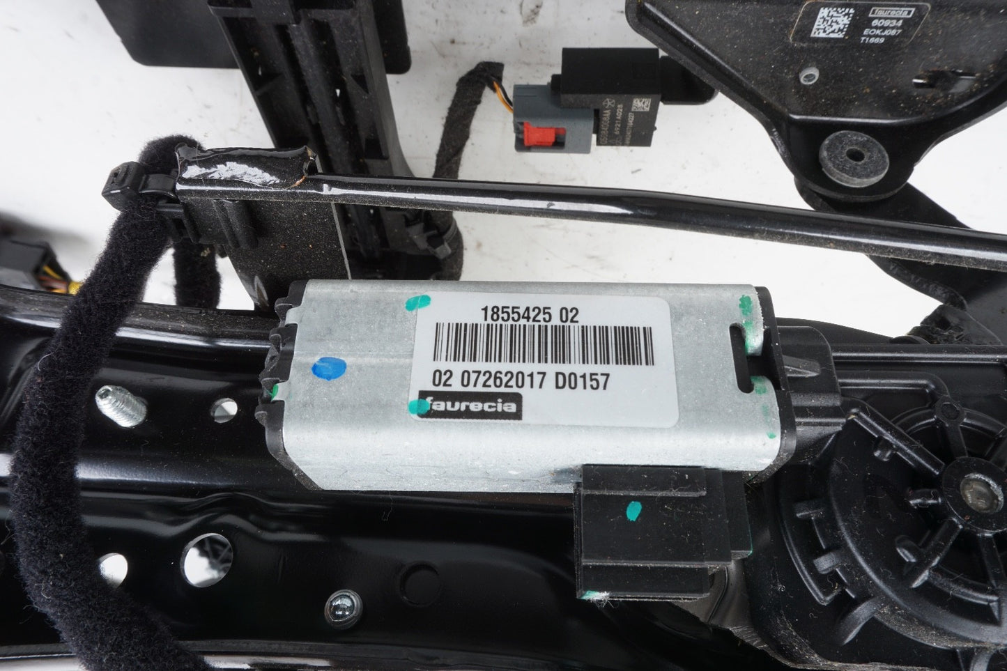 2018 - 2025 ALFA ROMEO STELVIO FRONT RIGHT LOWER SEAT TRACK FRAME OEM 52086443