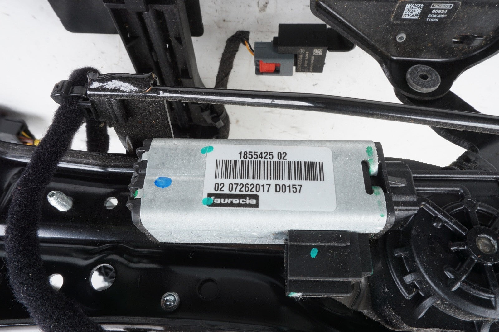 2018 - 2025 ALFA ROMEO STELVIO FRONT RIGHT LOWER SEAT TRACK FRAME OEM 52086443