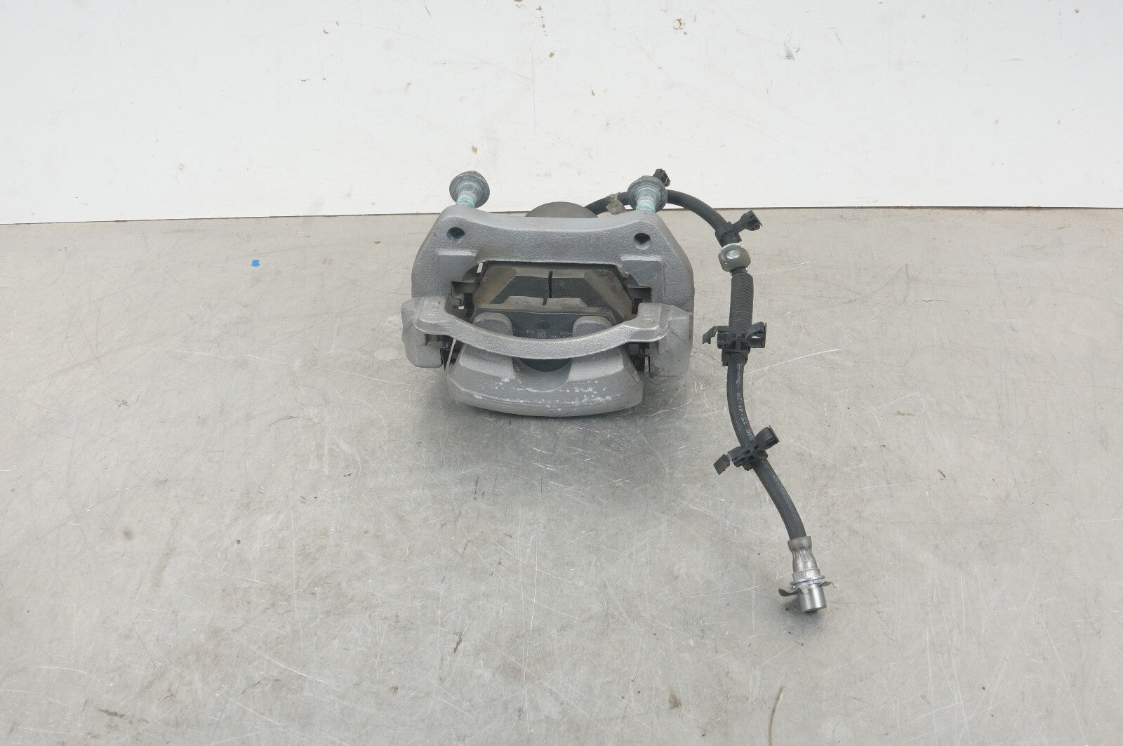 2020-2023 CADILLAC CT4 FRONT LEFT DRIVER SIDE ABS BRAKE CALIPER OEM