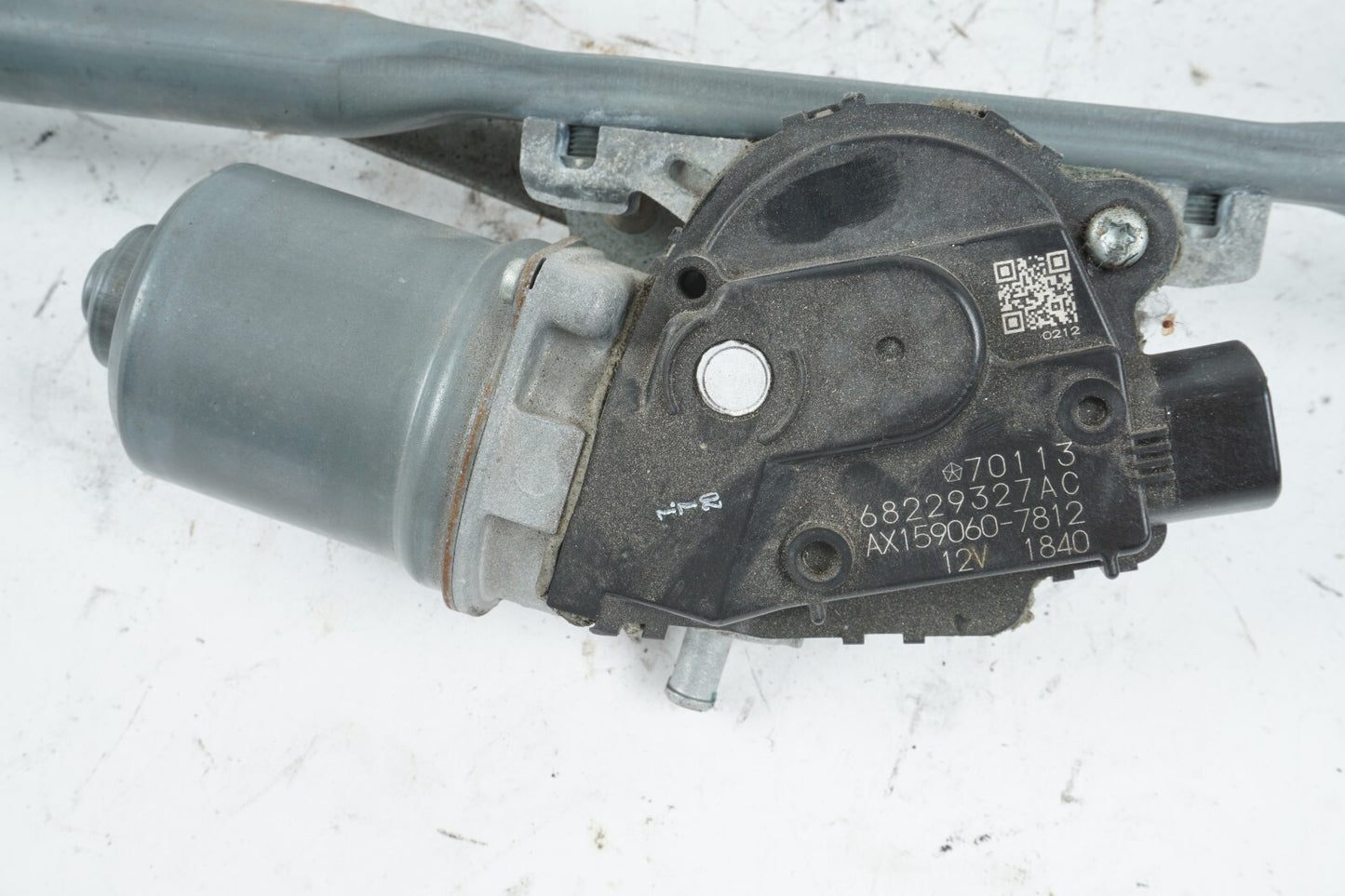 17-20 CHRYSLER PACIFICA FRONT WINDSHIELD WIPER MOTOR & LINKAGE OEM