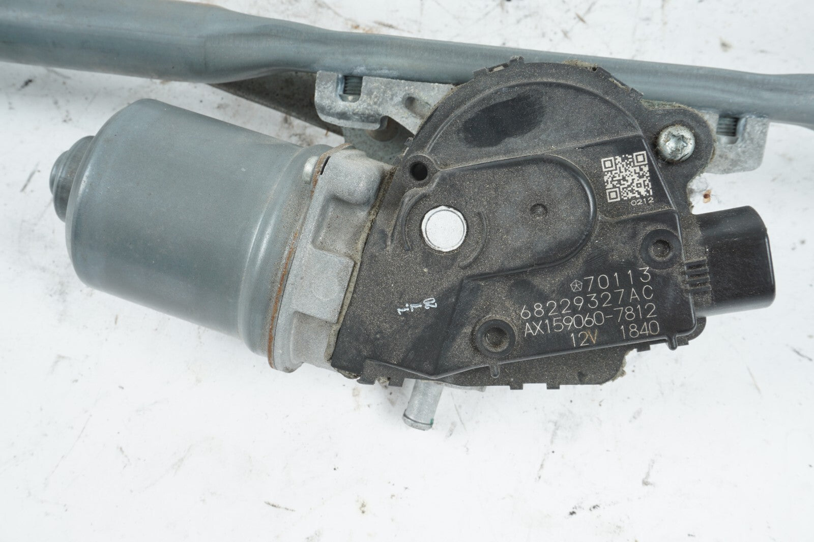 17-20 CHRYSLER PACIFICA FRONT WINDSHIELD WIPER MOTOR & LINKAGE OEM