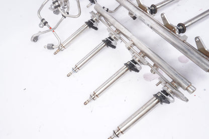 2012 - 2013 Mercedes W221 S550 CL550 Fuel Injection Rail Line w/ Injectors SET