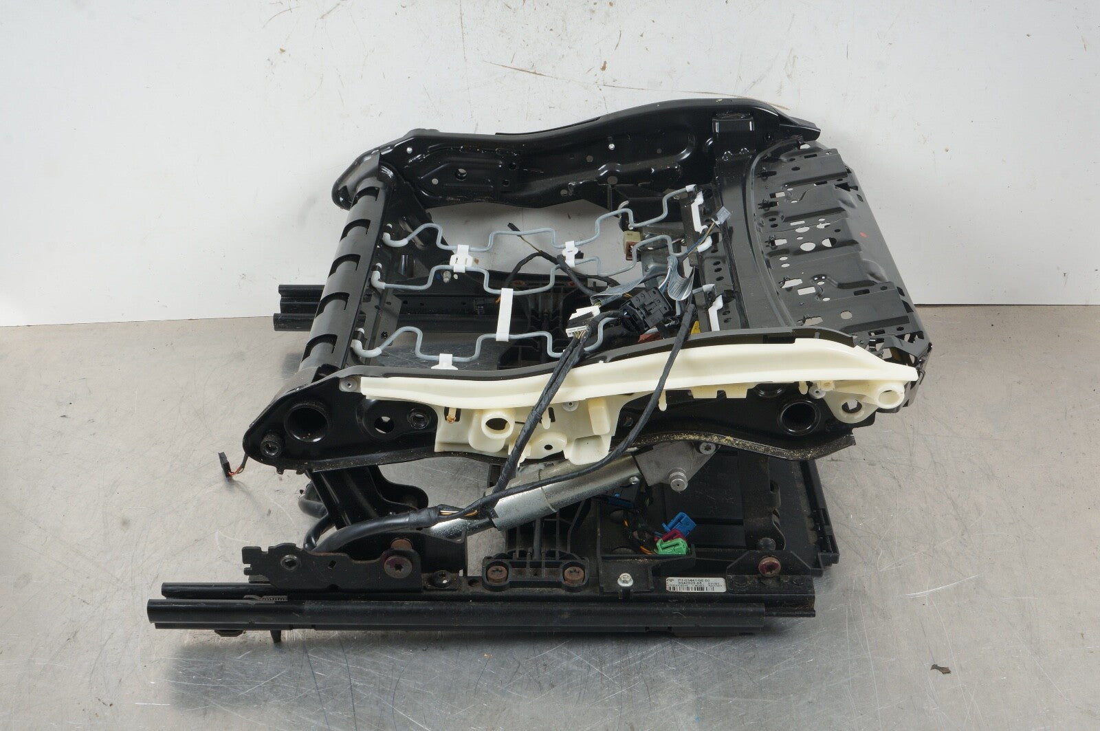 2007-2013 BMW X5 I35 FRONT RIGHT PASSENGER SIDE SEAT FRAME RAIL TRACK MOTOR OEM