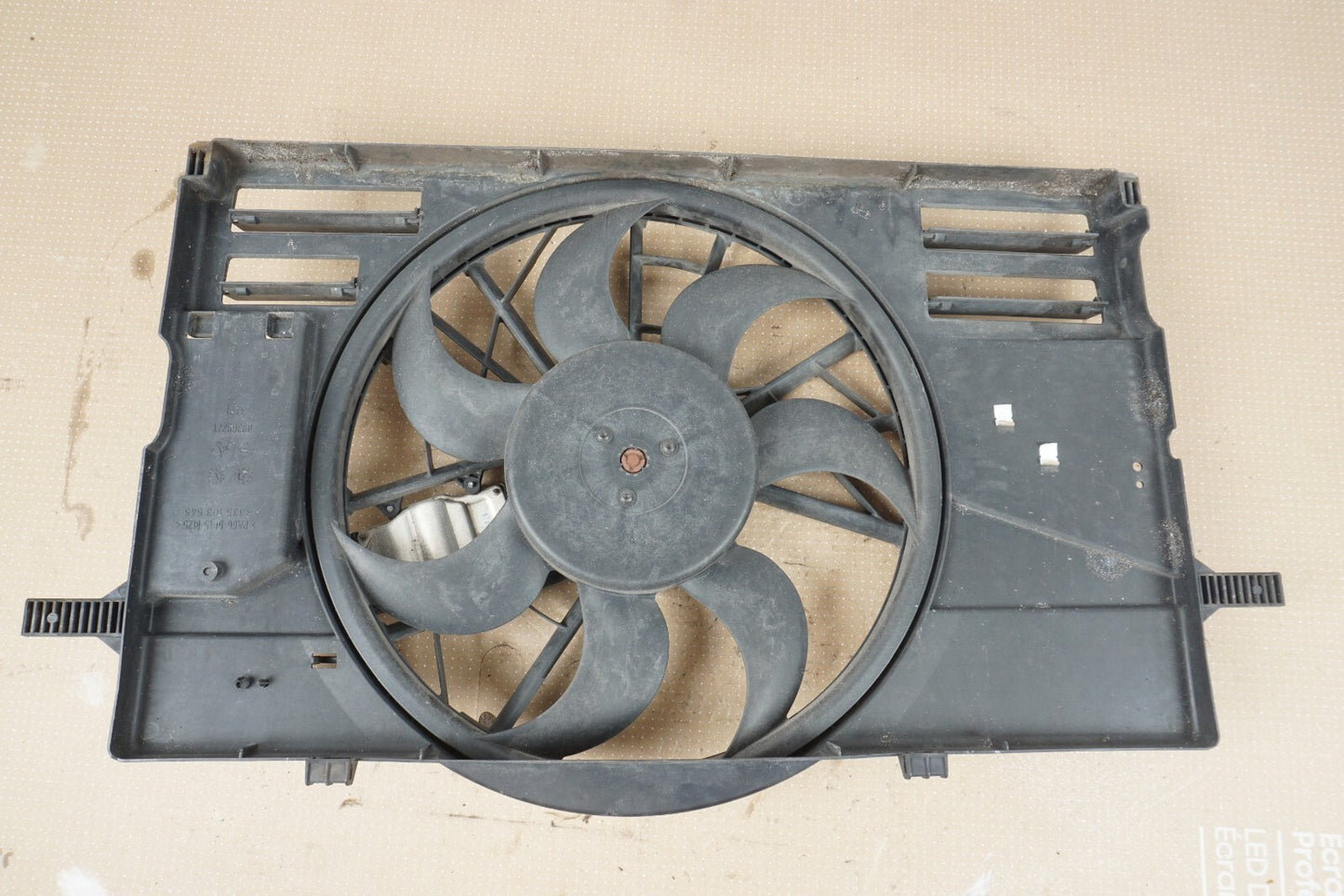 2006-2013 VOLVO C70 T5 ENGINE MOTOR RADIATOR COOLING FAN W/ SHROUD  OEM