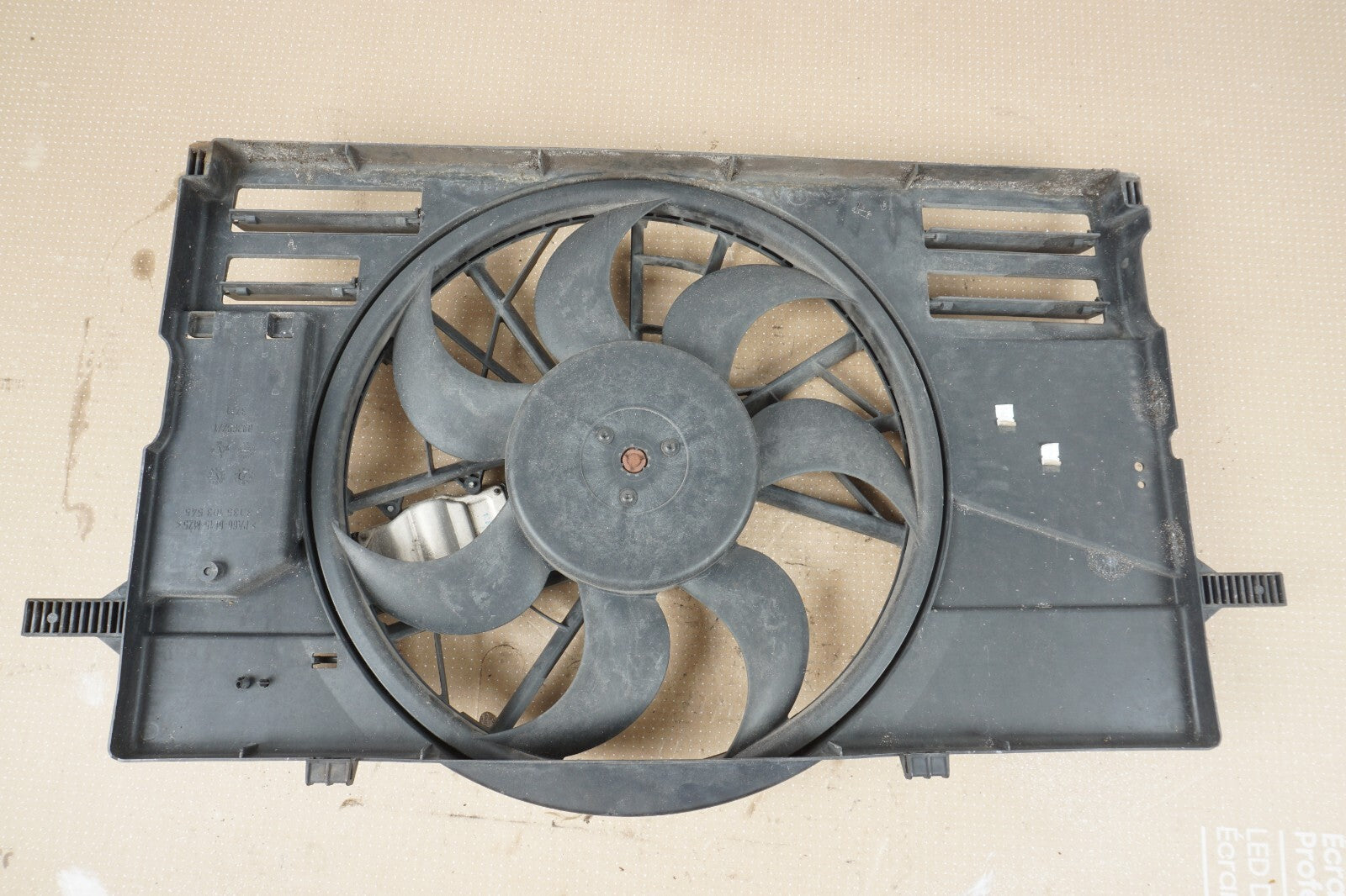 2006-2013 VOLVO C70 T5 ENGINE MOTOR RADIATOR COOLING FAN W/ SHROUD  OEM
