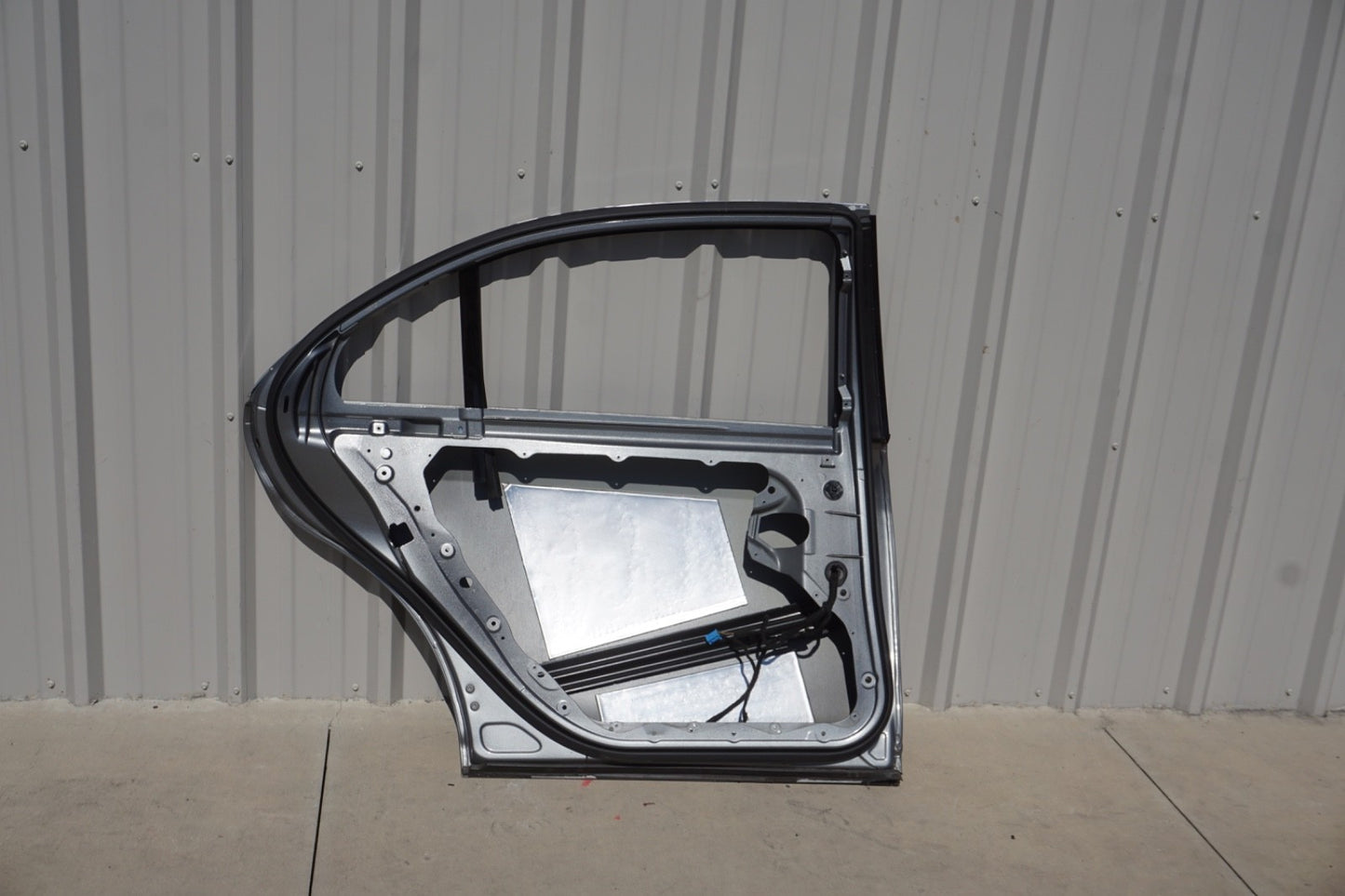 07 - 13 MERCEDES-BENZ S550 W221 REAR LEFT DRIVER SIDE DOOR SHELL OEM